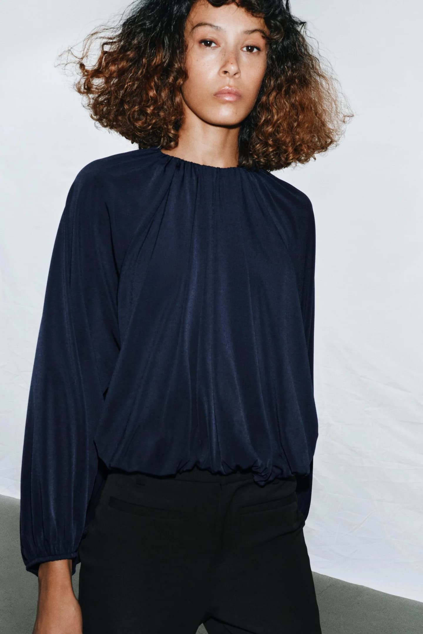 БАМПЕР ВЕРХНИЙ С ВЫРЕЗАМИ - фото 2