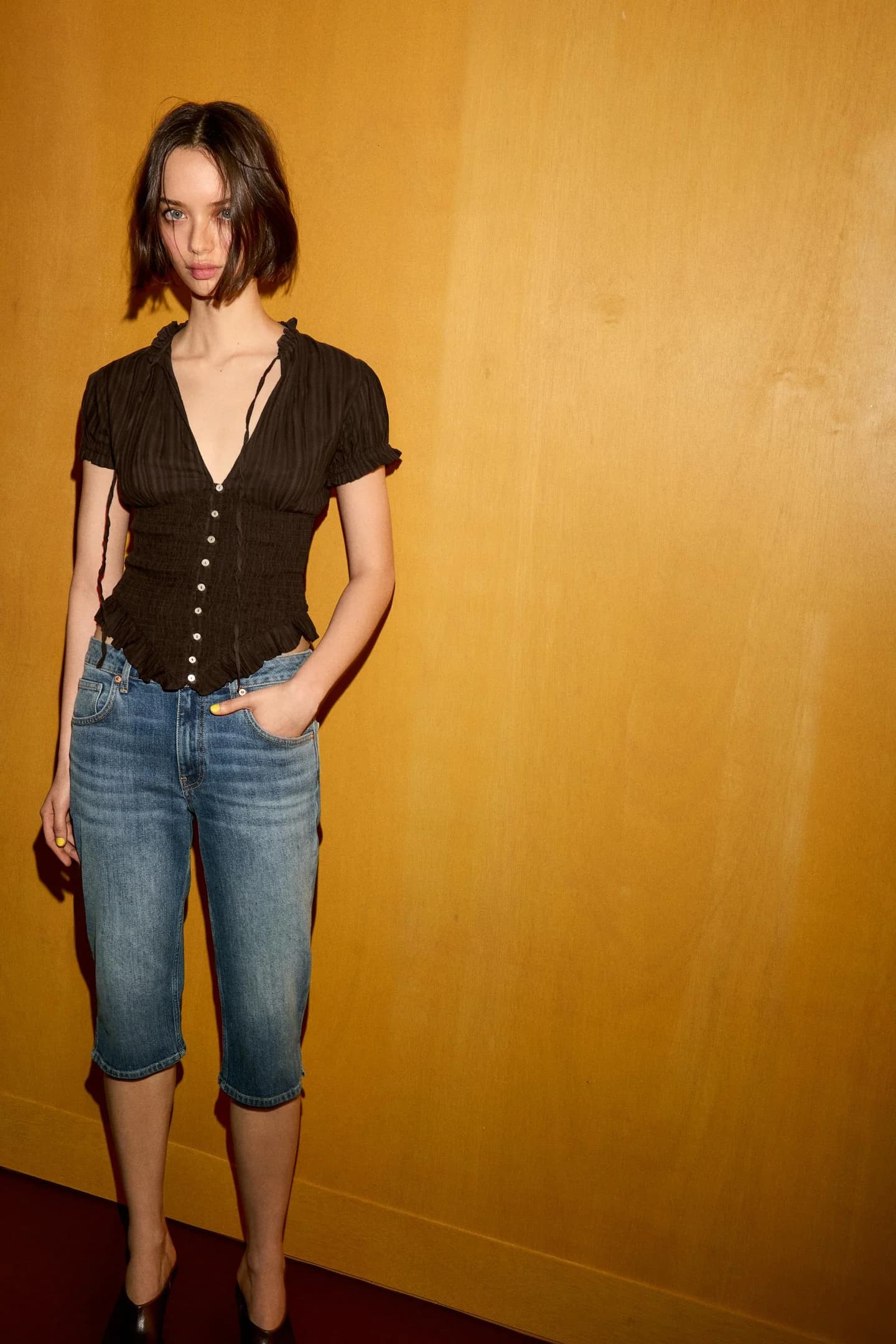 ТОП ИЗ СТРУКТУРНОЙ ТКАНИ НА ЗАВЯЗКАХ