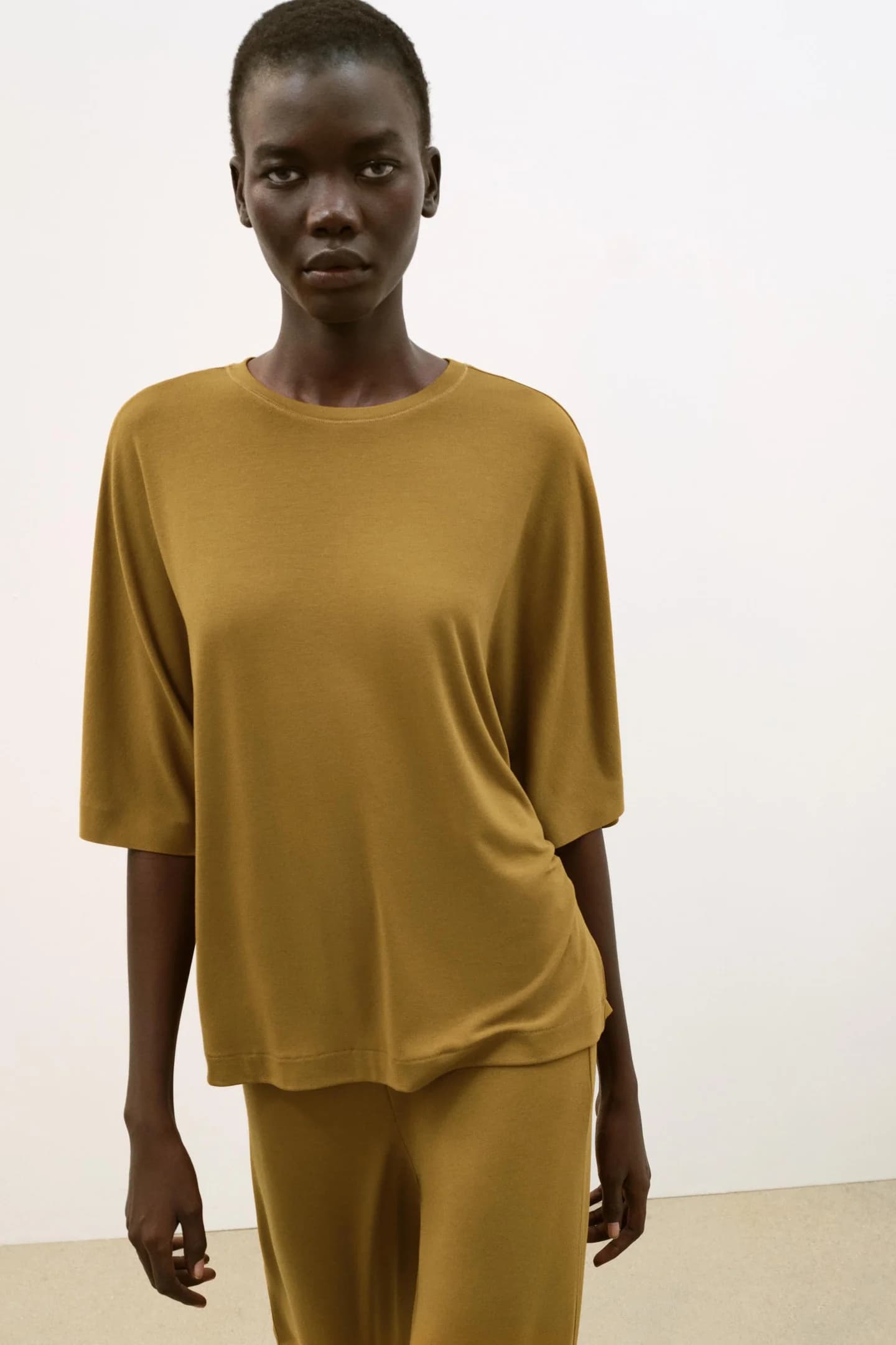 ТОП С РУКАВАМИ-ЛЕТОЧКОЙ