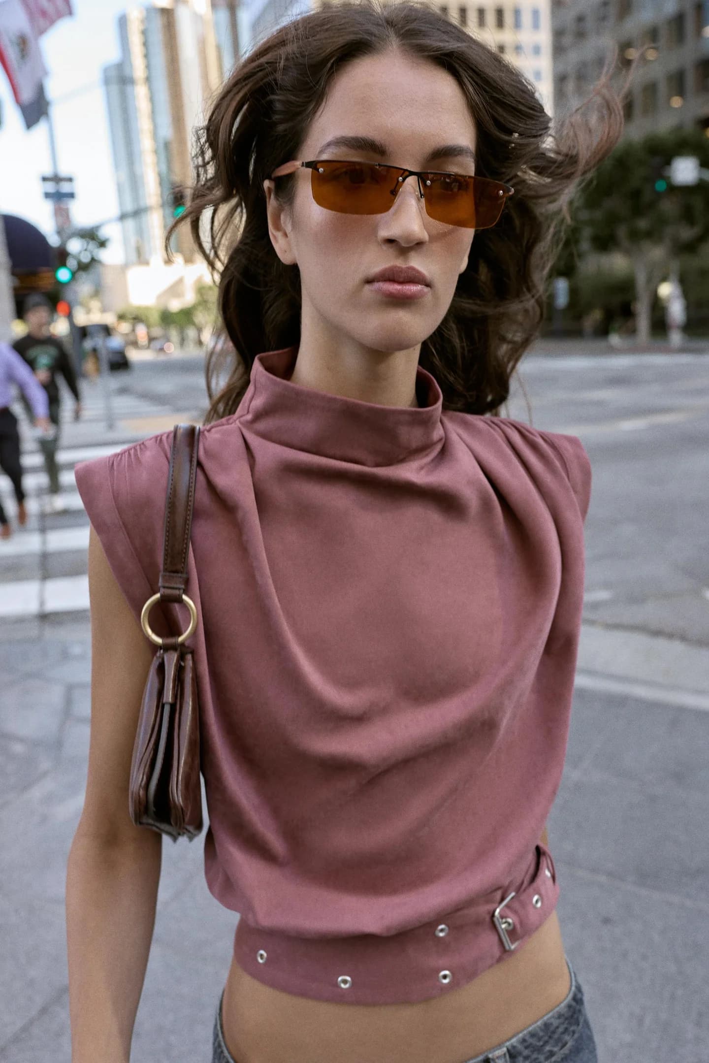 ТОП ИЗ ИСКУССТВЕННОЙ ЗАМШИ С ПРЯЖКОЙ