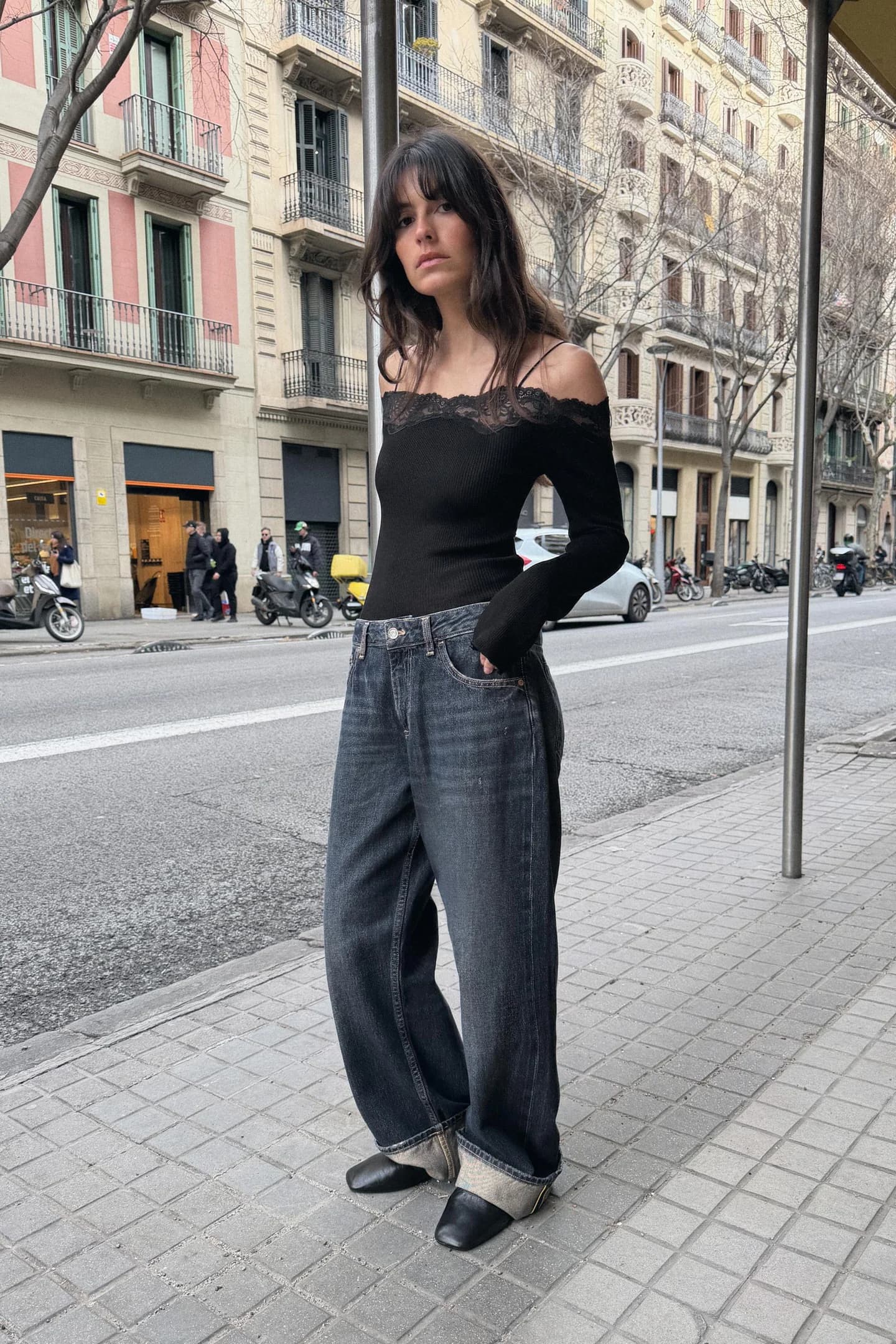 ФУТБОЛКА С ОТКРЫТЫМИ ПЛЕЧАМИ ИЗ СОЕДИНЕННОЙ ТКАНИ - фото 2