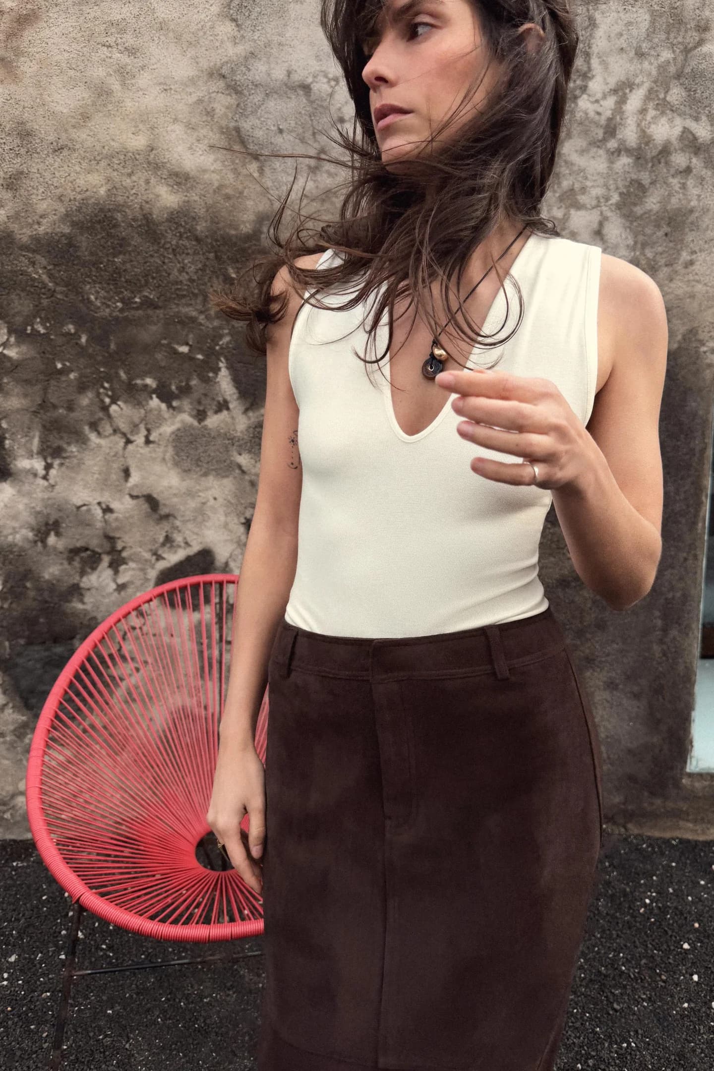 ПОДХОДЯЩЕЕ БОДИ С V-ОБРАЗНЫМ ВЫРЕЗОМ