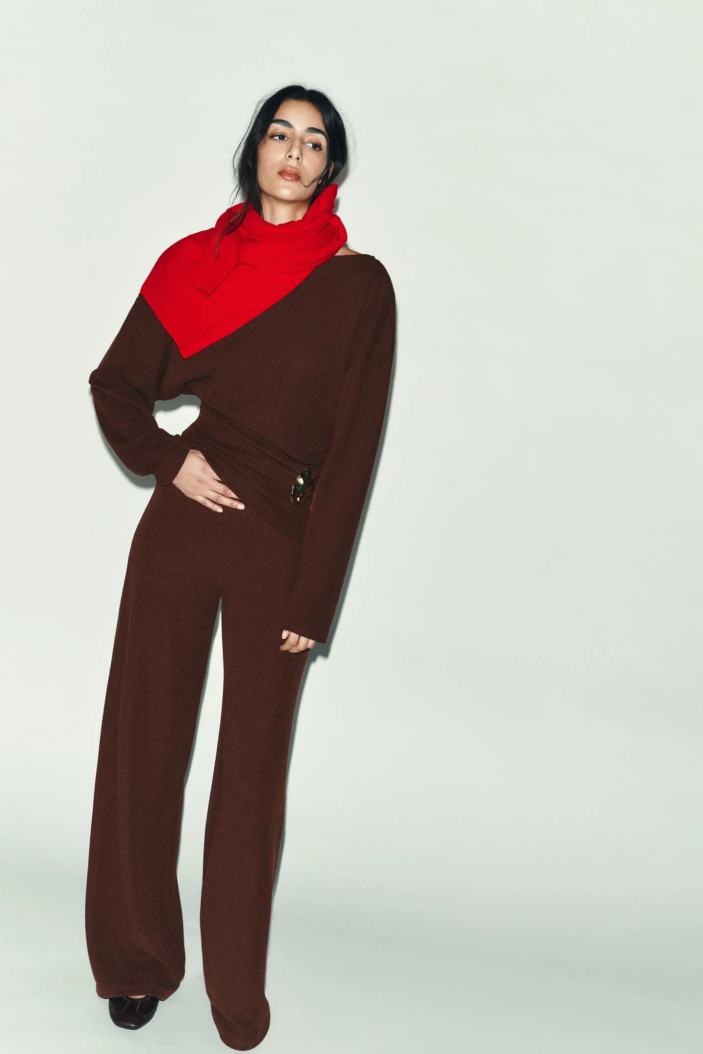 ТОП ИЗ ТЕКСТУРИРОВАННОЙ ТКАНИ С ПРЯЖКОЙ - фото 2