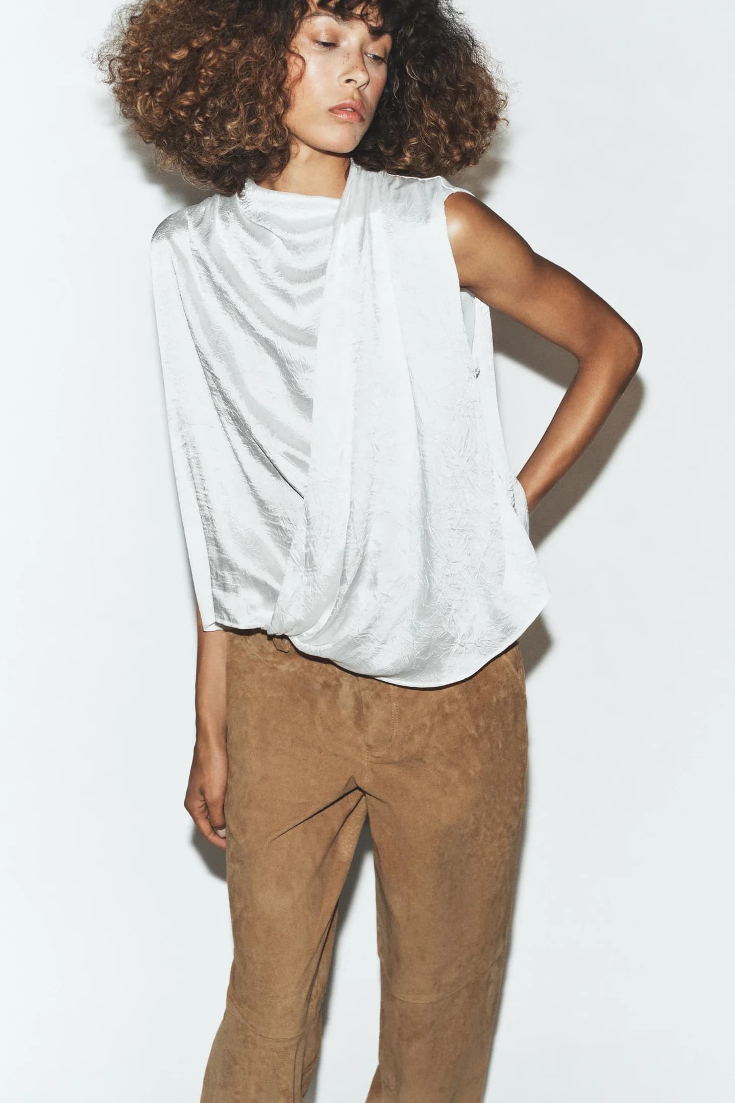 ТОП С ЗАПАХОМ ИЗ САТИНИРОВАННОЙ ТКАНИ