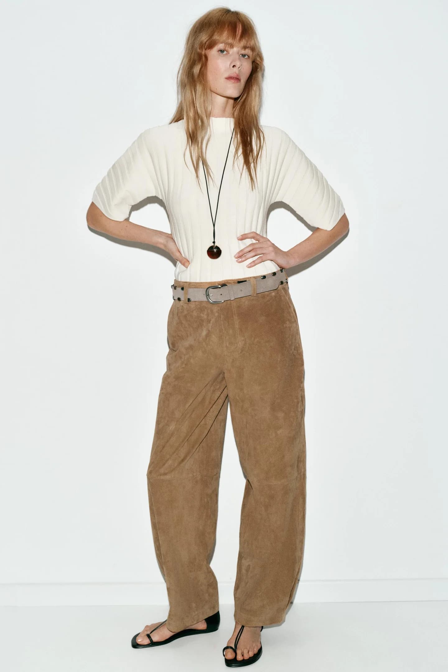 ТРИКОТАЖНЫЙ ТОП С РЕБИНКАМИ И Пышными РУКАВАМИ