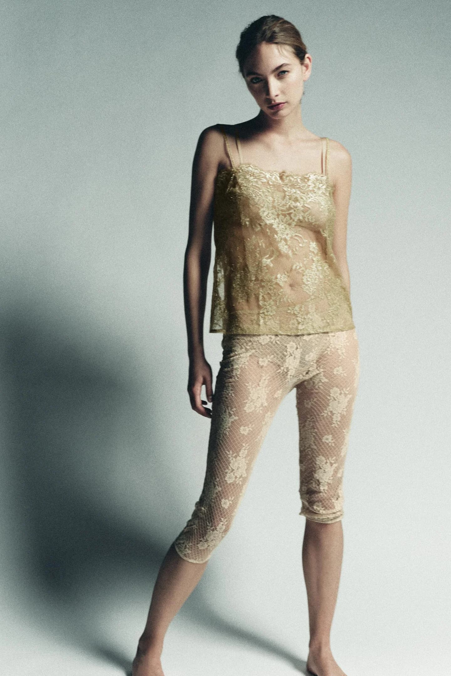 КРУЖЕВНОЙ ТОП С МЕТАЛЛИЗИРОВАННОЙ НИТЬЮ - фото 2