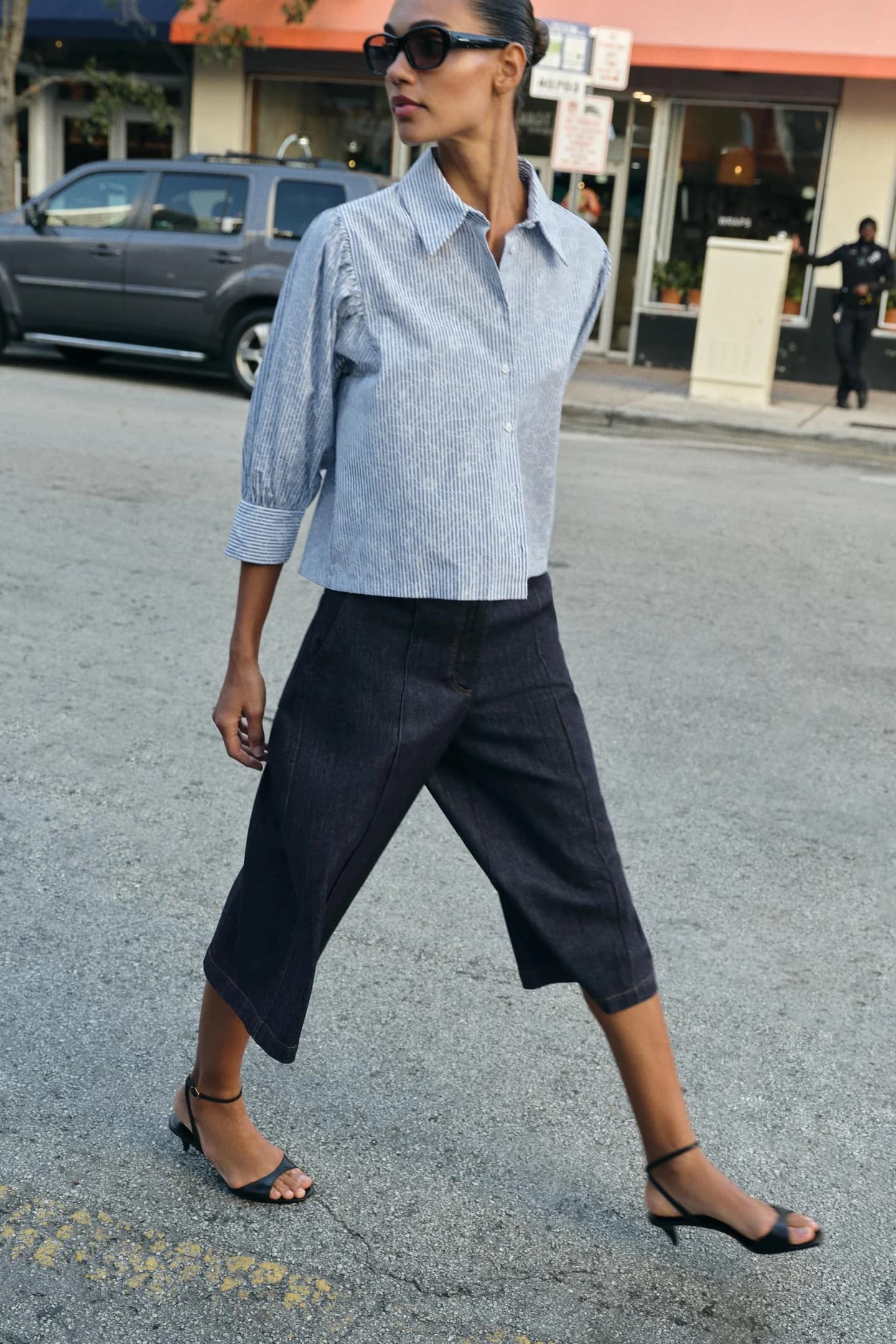 РУБАШКА В ПОЛОСКУ С ЦВЕТОЧНЫМ ПРИНТОМ - фото 2