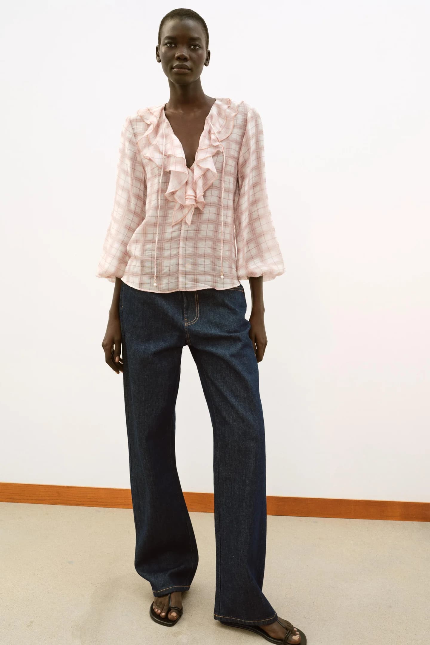 БЛУЗКА В КЛЕТИКУ С РУБКАМИ - фото 2