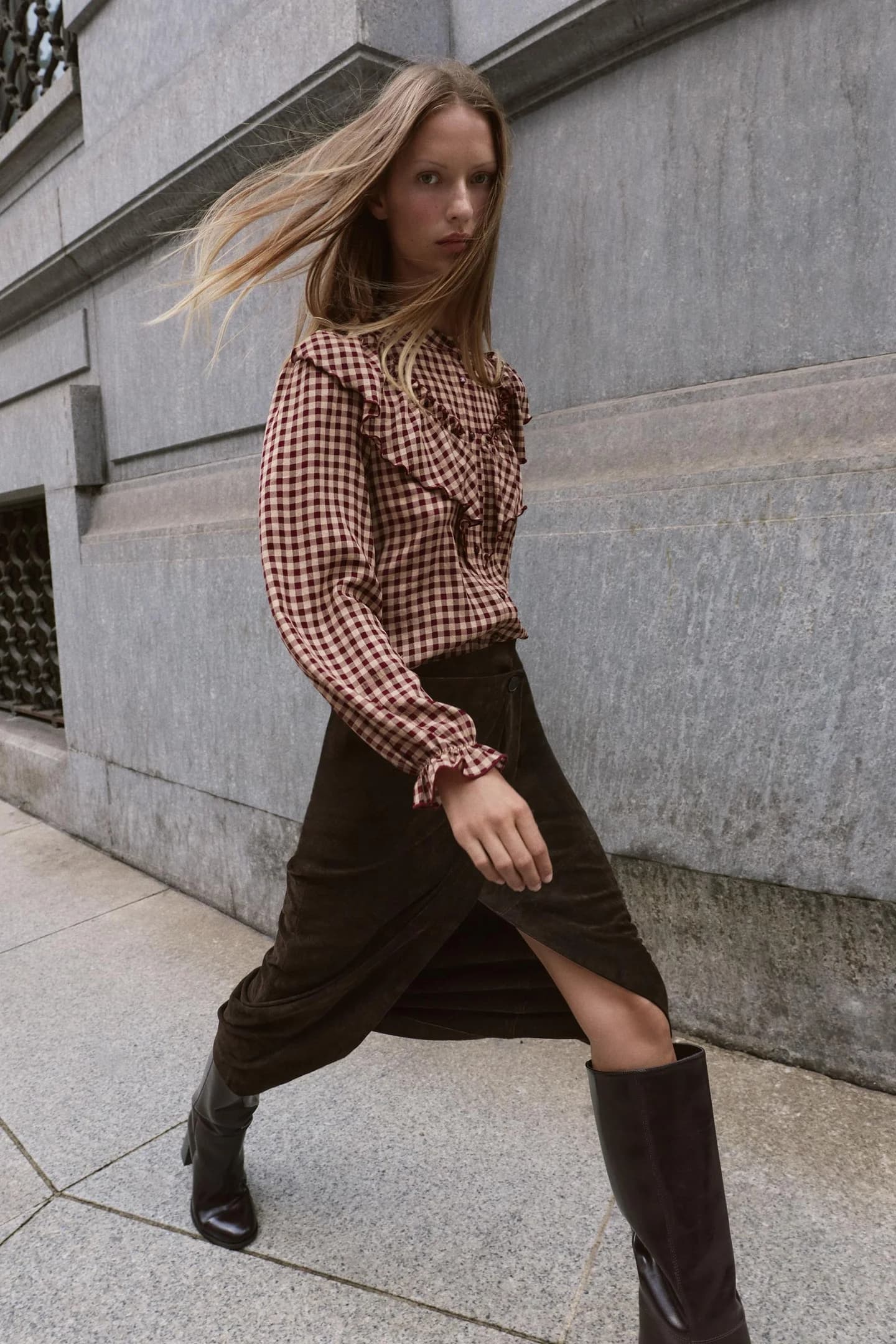 БЛУЗКА В КЛЕТИКУ С РУБКАМИ - фото 2