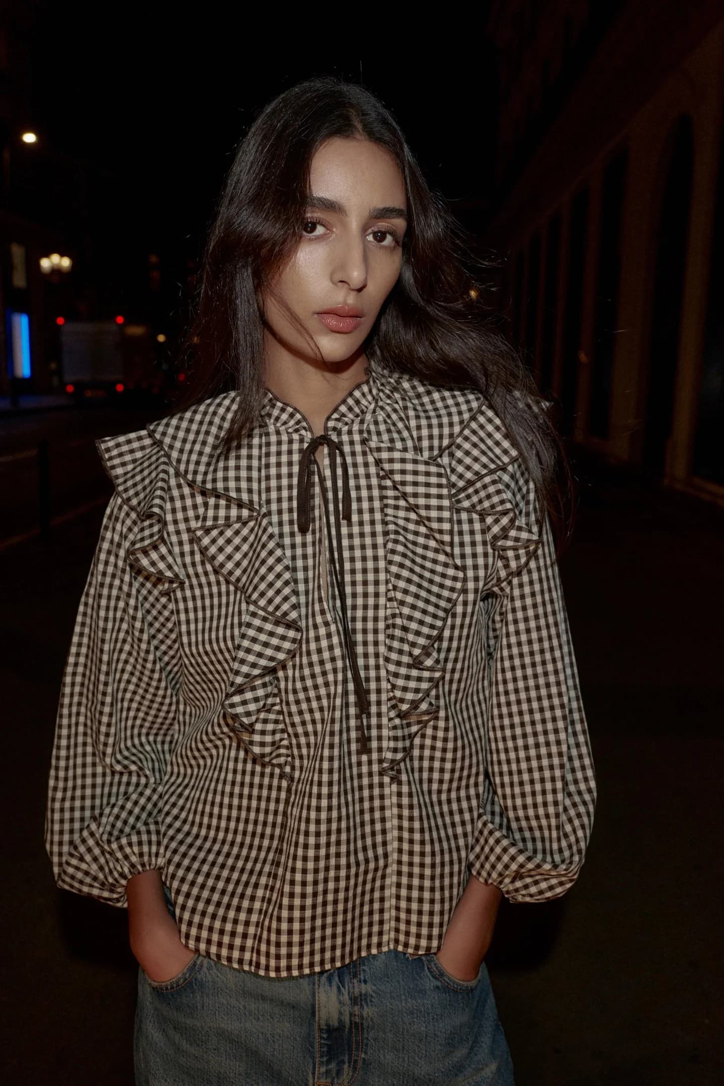 БЛУЗКА В КЛЕТИКУ С РУБКАМИ И ЗАВЯЗКАМИ