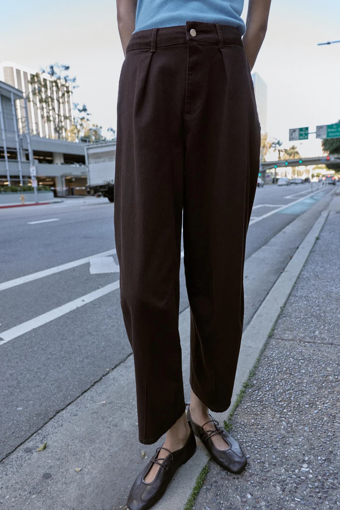 БРЮКИ-ВОЗДУШНЫЕ БРЮКИ С ТУРЦАМИ - фото 2