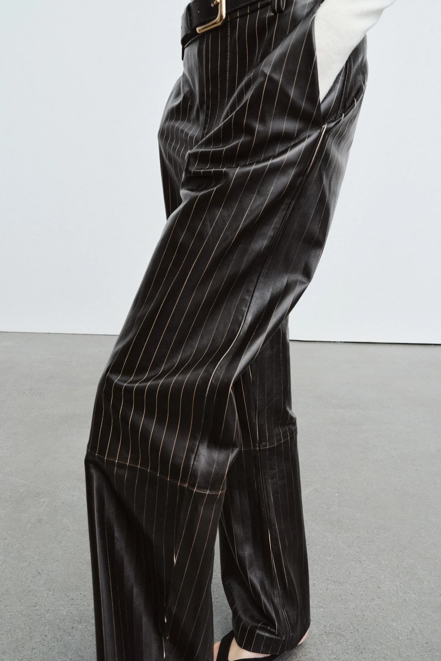 КОЖАНЫЕ БРЮКИ ZW В ПОЛОСКУ, ОГРАНИЧЕННАЯ ВЫПУСКА - фото 3