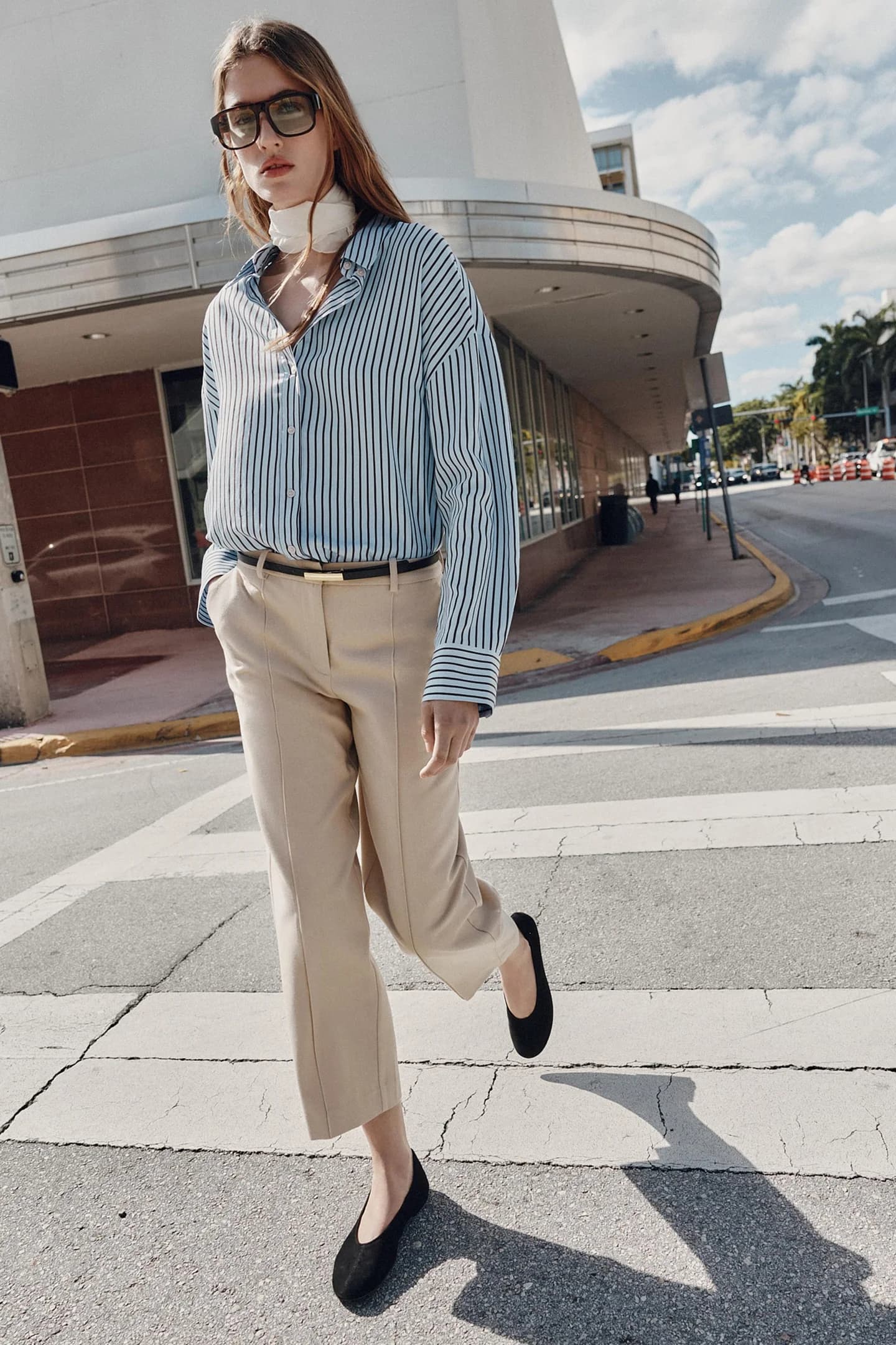 БРЮКИ С ПОЯСОМ И ПРЯМЫМИ НОГИНАМИ - фото 3