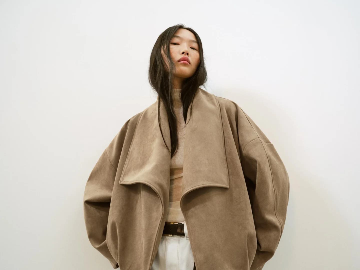 КУРТКА ИЗ ИСКУССТВЕННОЙ ЗАМШИ С ПЛАСТИННЫМ ВОРОТНИКОМ