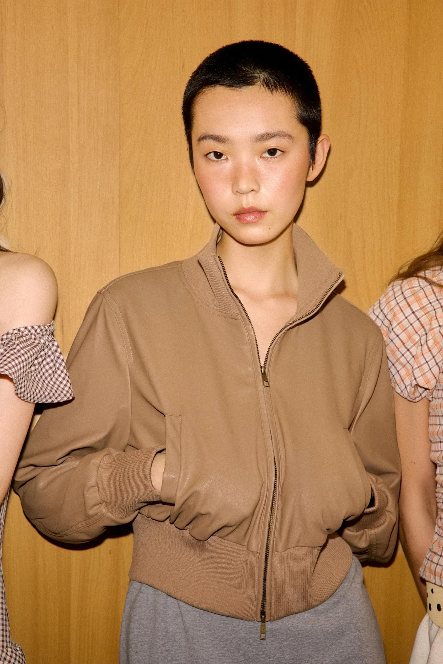 КУРТКА-БОМБЕР ИЗ ИСКУССТВЕННОЙ КОЖИ