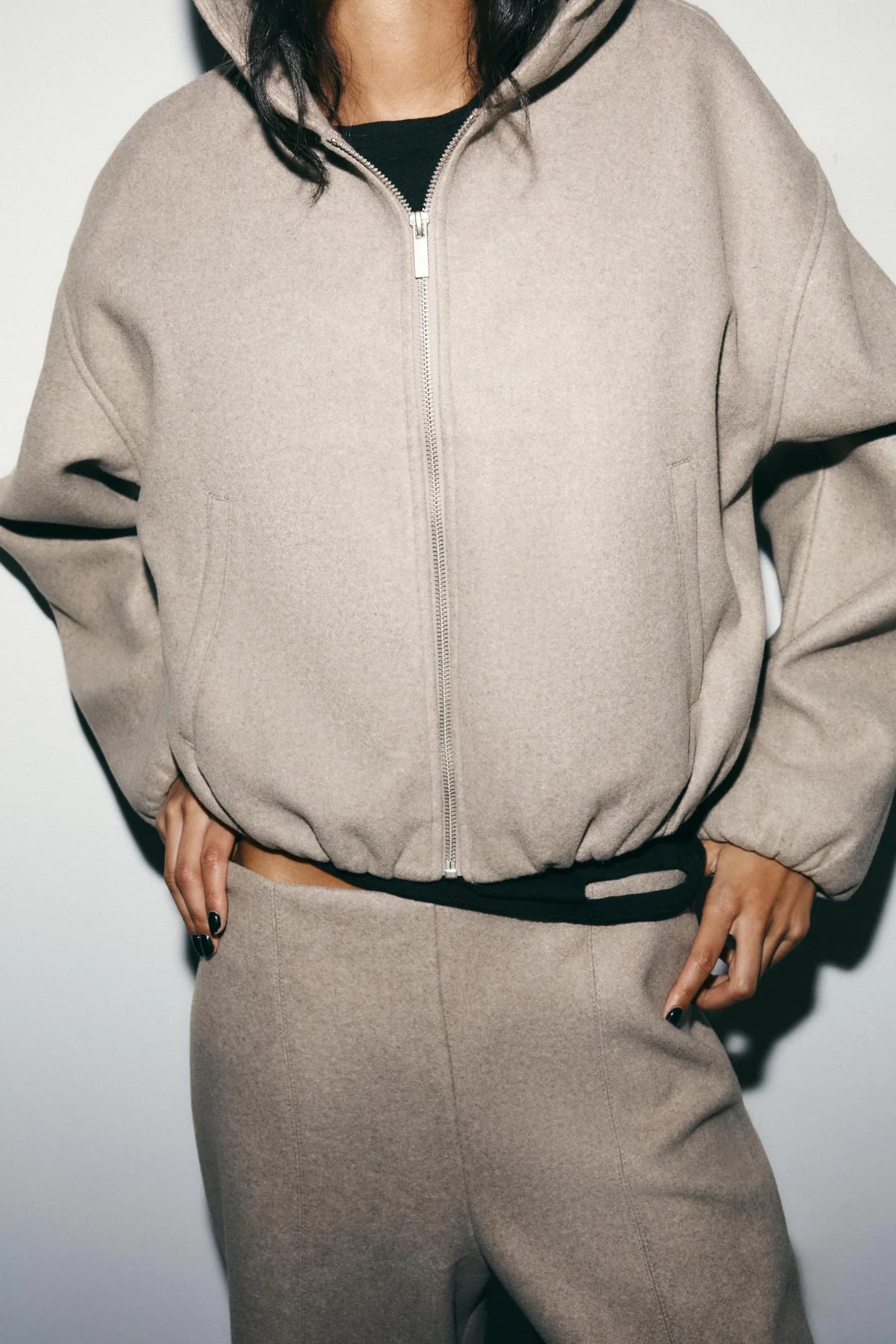 МЯГКАЯ КУРТКА С КАПЮШОНОМ