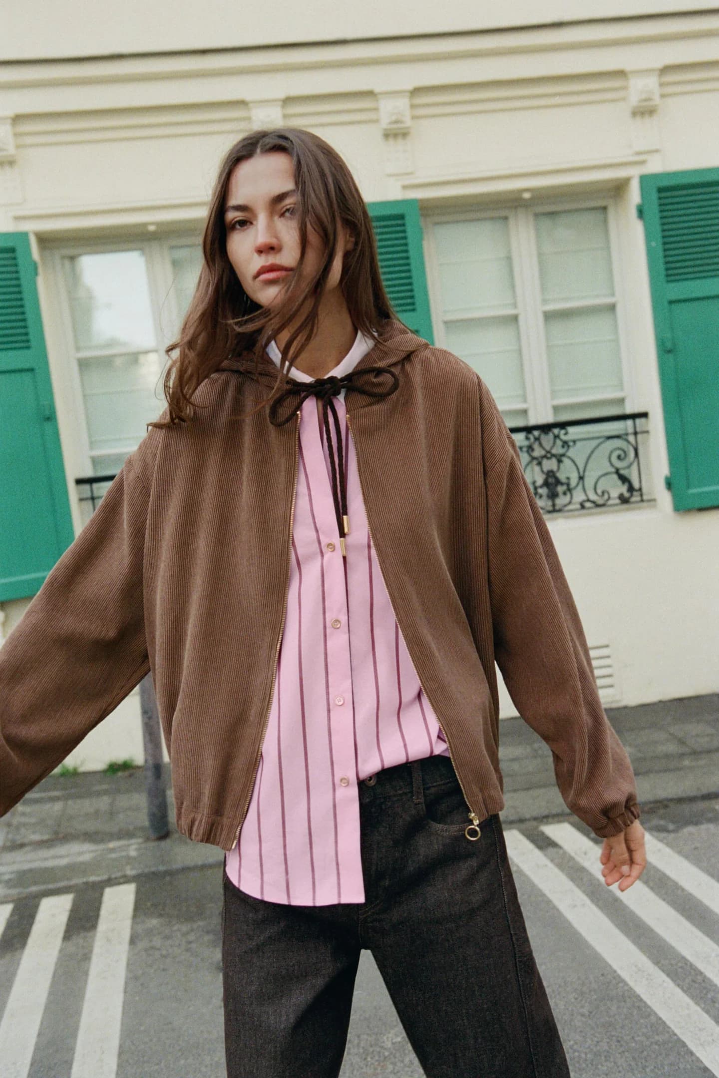 КУРТКА-БОМБЕР С КАПЮШОНОМ