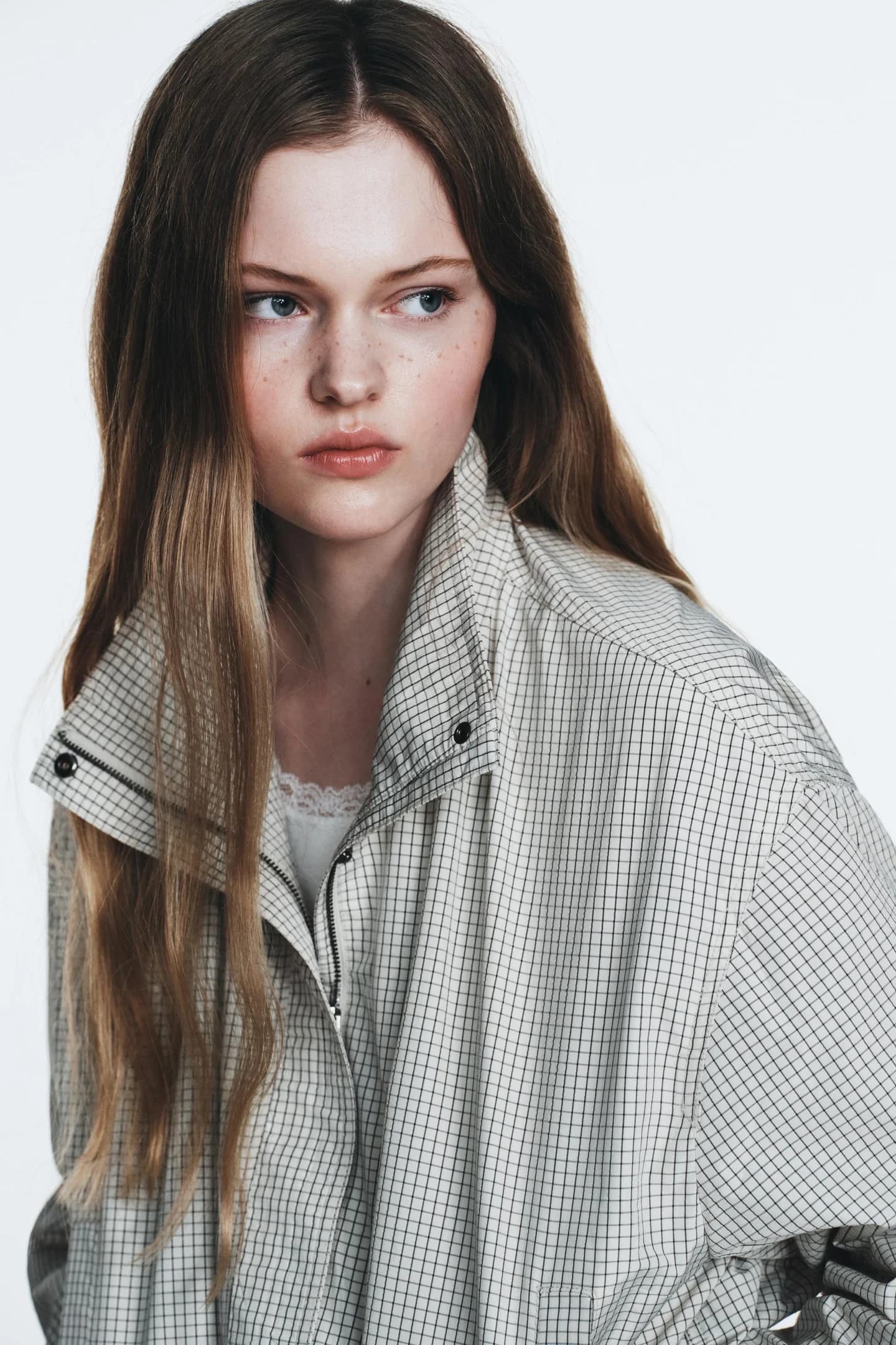 КУРТКА ИЗ НЕЙЛОНА В КЛЕТКУ - фото 2