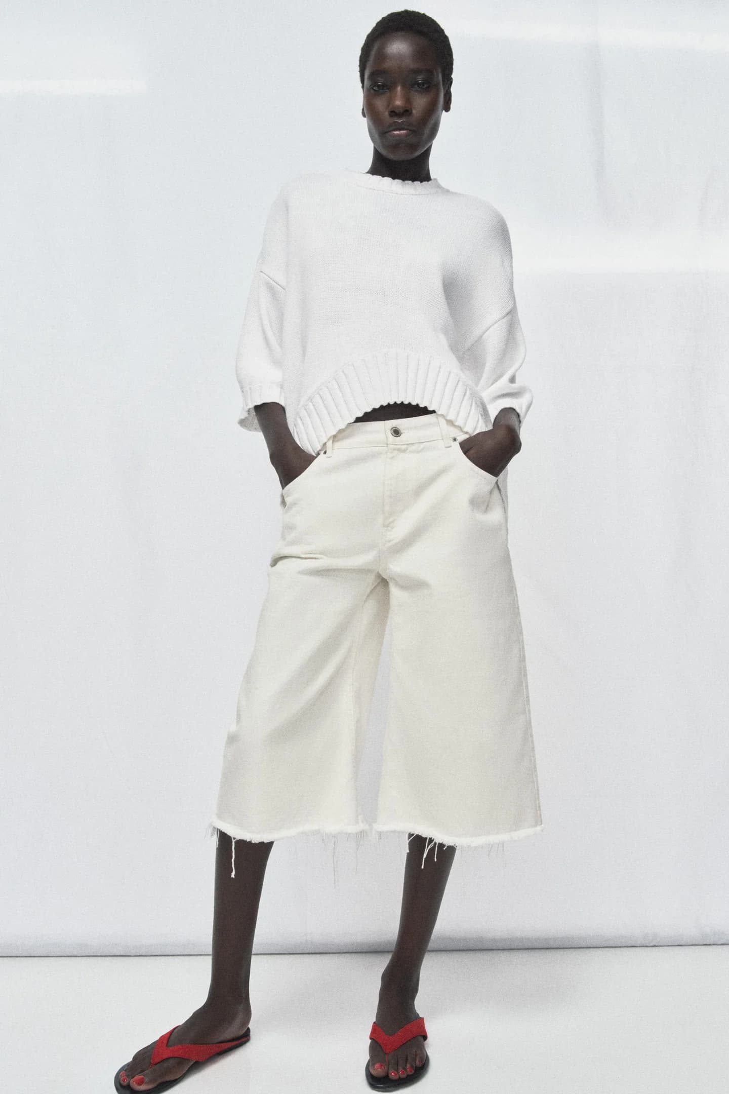 ТРИКОТАЖНЫЙ ДЖЕМПЕР С КОРОТКИМИ РУКАВАМИ И АСИММЕТРИЧНЫМ НИЗОМ - фото 2