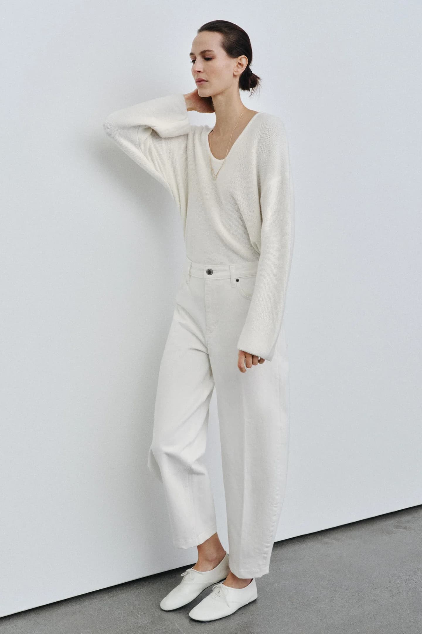 ТРИКОТАЖНЫЙ СВИТЕР С КРУГЛЫМ ШОРОМ - фото 2