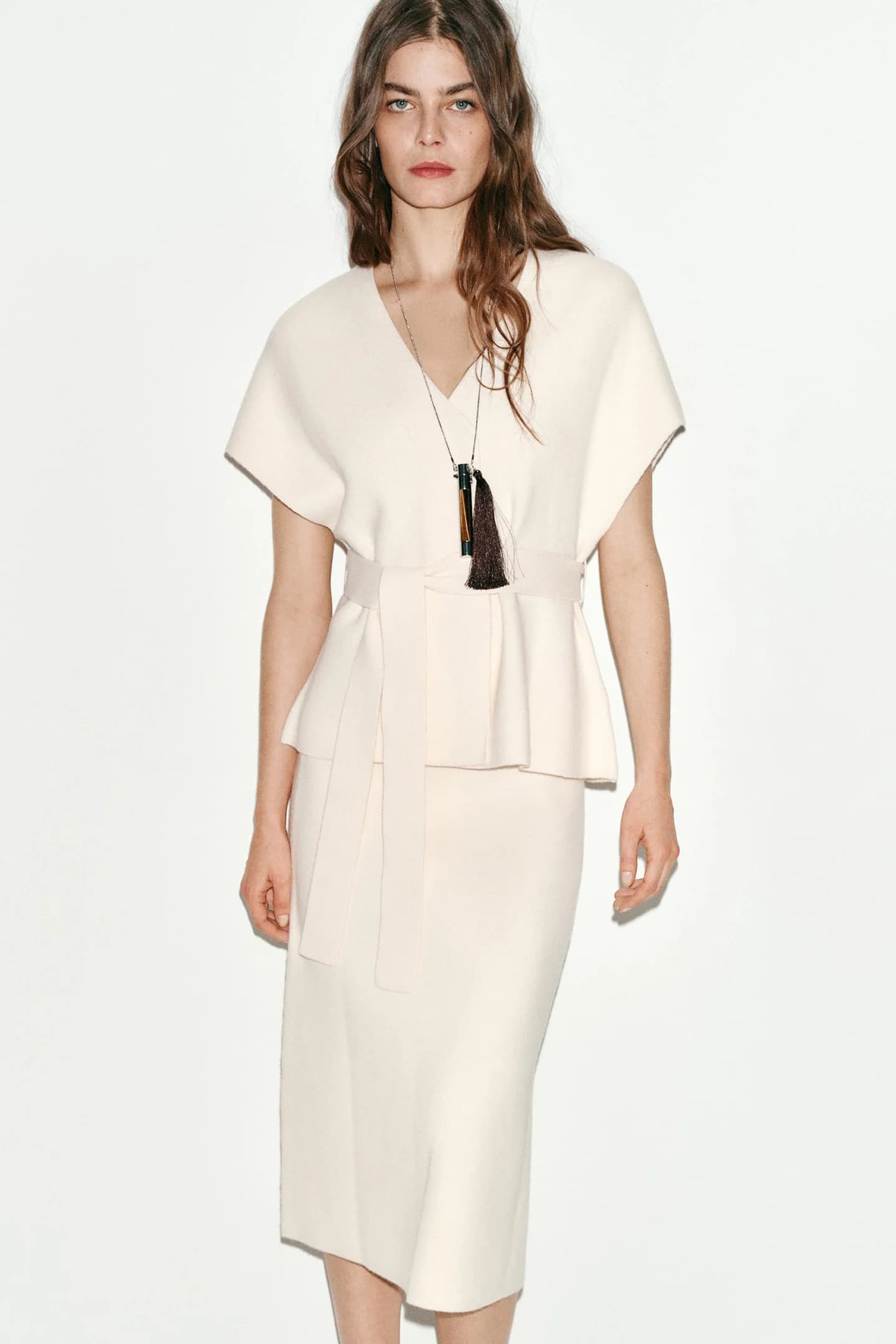 ТРИКОТАЖНЫЙ ЖИЛЕТ С ПОЯСОМ