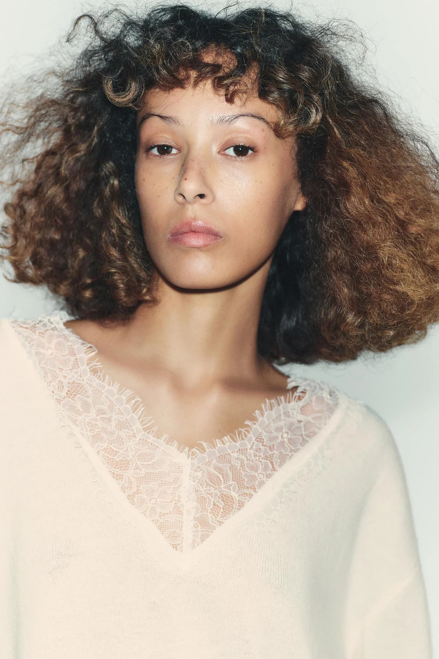 ТРИКОТАЖНЫЙ СВИТЕР С КРУЖЕВОМ - фото 2