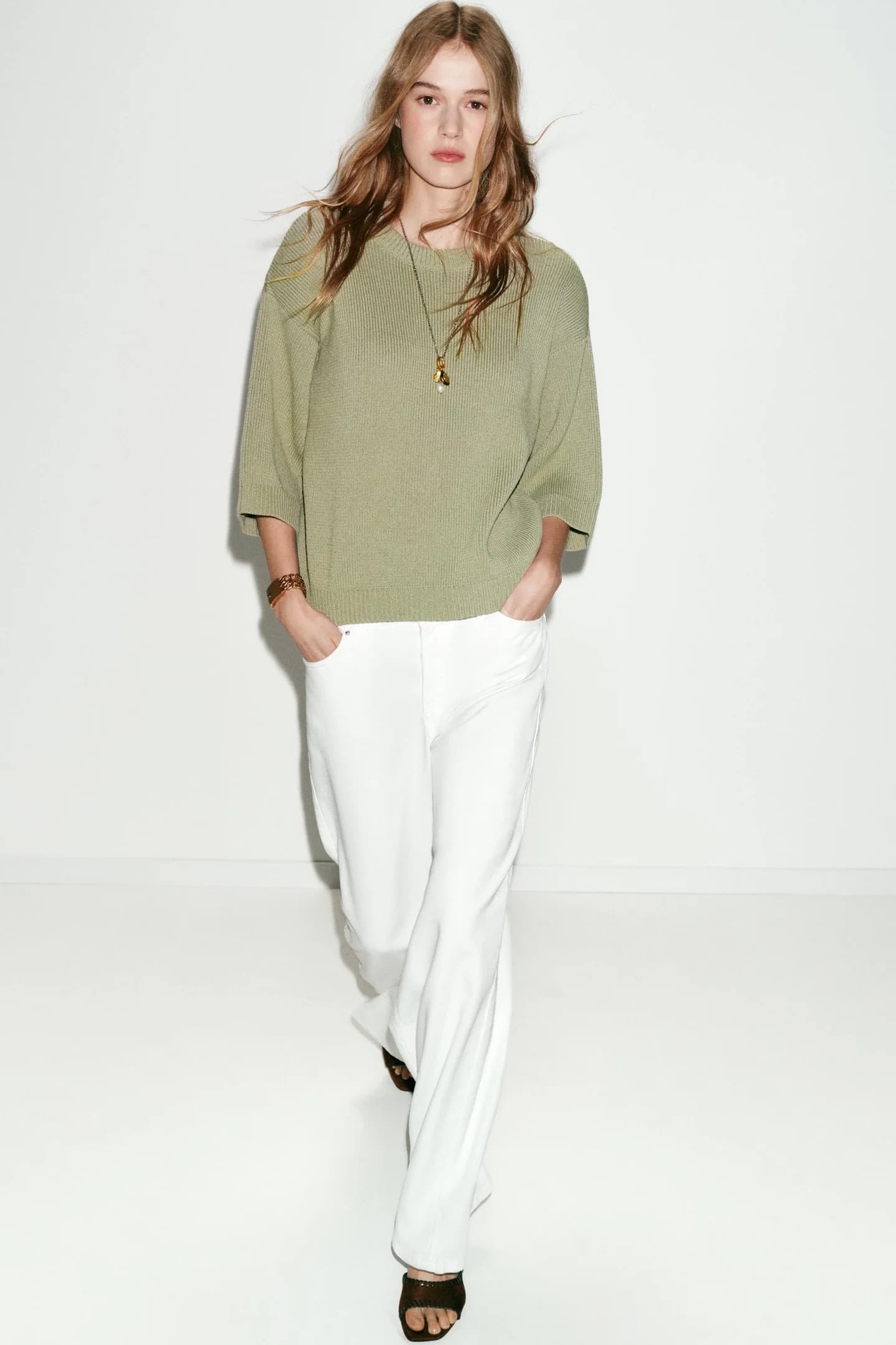 ТРИКОТАЖНЫЙ СВИТЕР С ПОДУШКАМИ НА ПЛЕЧАХ