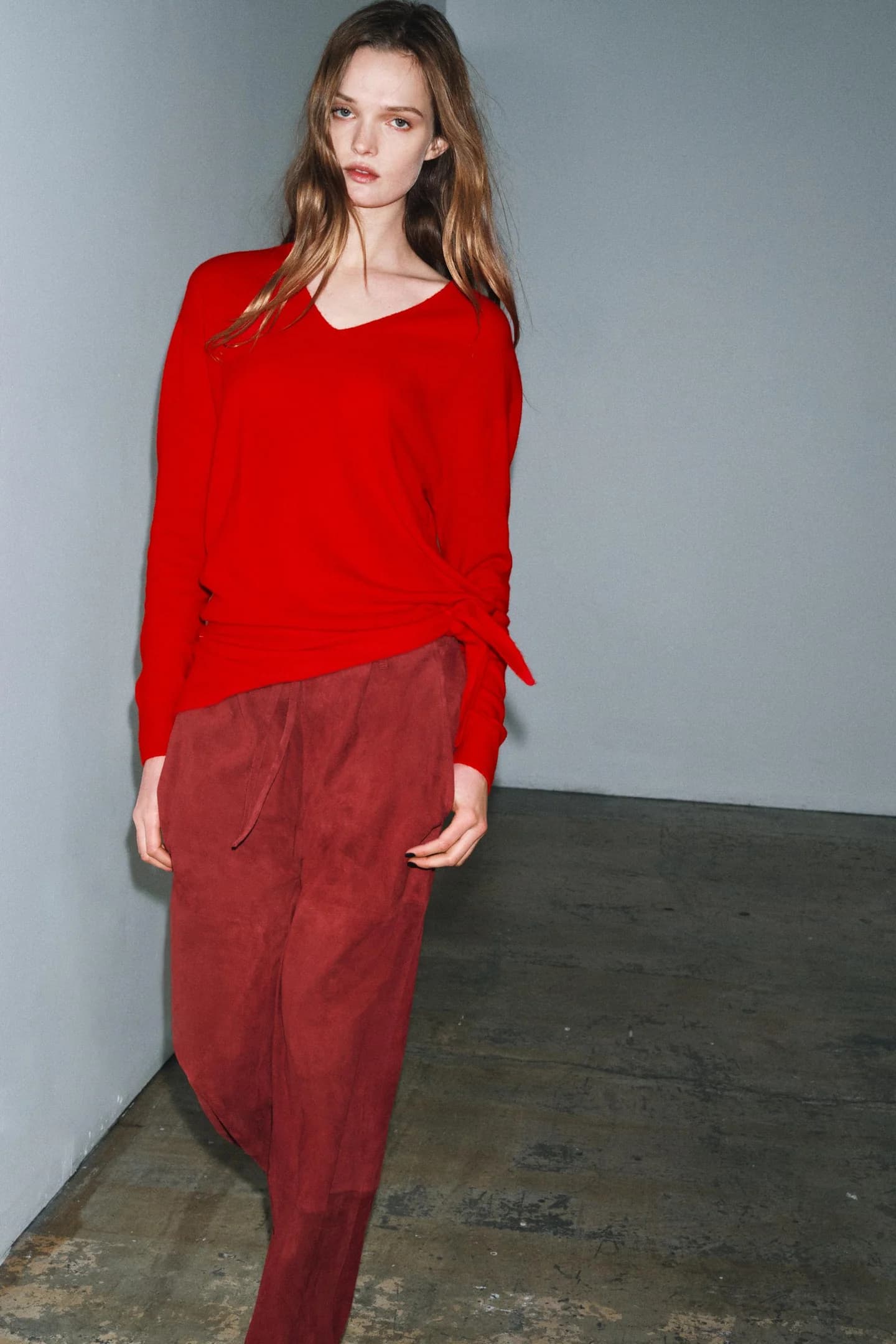 СВИТЕР ИЗ 100% ОЧЕНЬ МЯГКОЙ ШЕРСТИ С V-ОБРАЗНЫМ ВЫРЕЗОМ