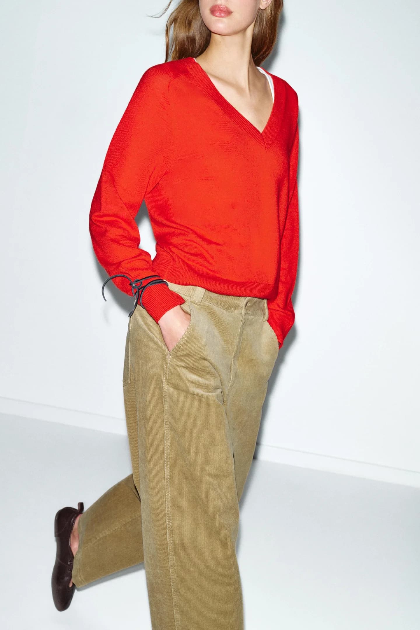 ШЕРСТЯНОЙ СВИТЕР С V-ОБРАЗНЫМ ВЫРЕЗОМ