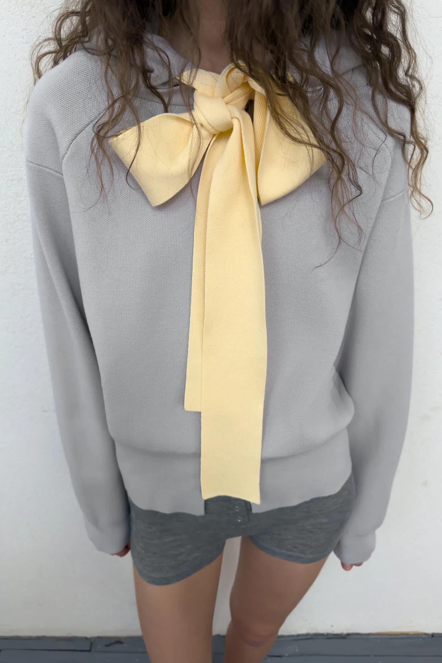 ТРИКОТАЖНАЯ КУРТКА С КАПЮШОНОМ И ЗАСТРОНКАМИ - фото 3