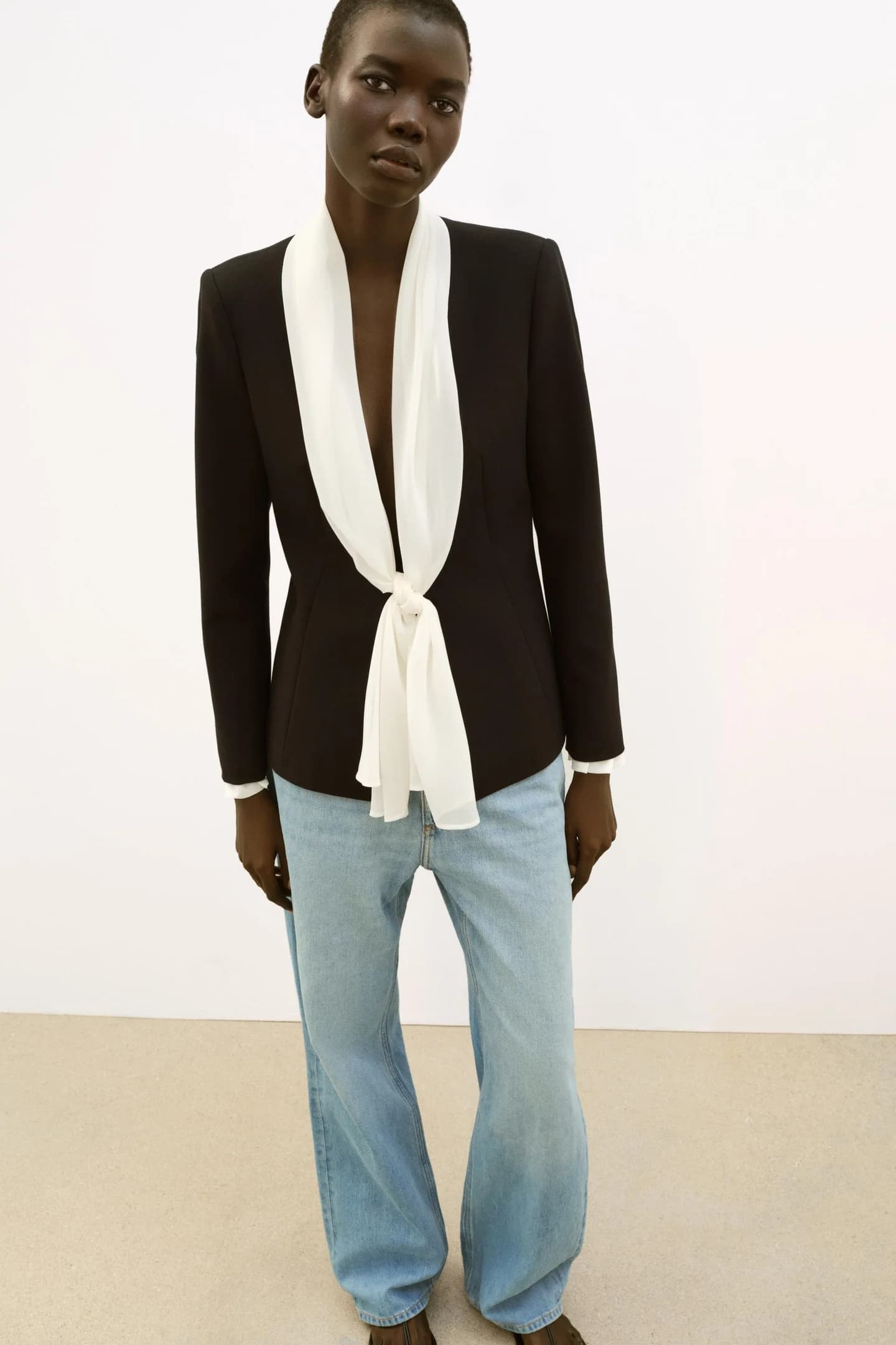 ПИДЖАК С ПОЯСОМ И ШАРФОМ