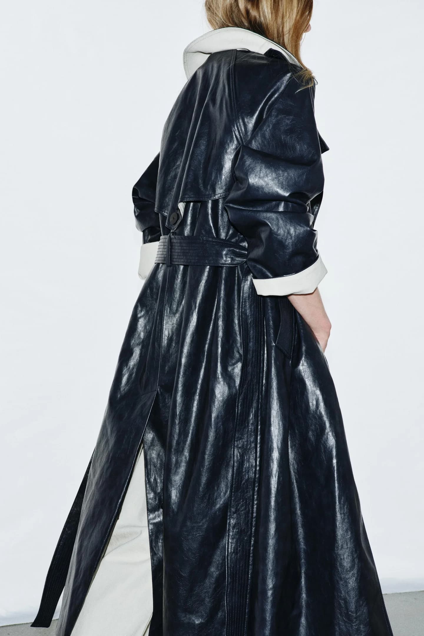 ПАЛЬТО ОВЕРСАЙЗ ИЗ ИСКУССТВЕННОЙ КОЖИ ИЗ КОЛЛЕКЦИИ ZW