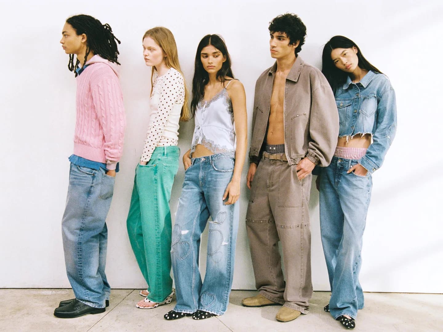 ДЖИНСЫ БОЙФРЕНД TRF С СЕРДЦАМИ И СРЕДНЕЙ ТАЛИЯЮ