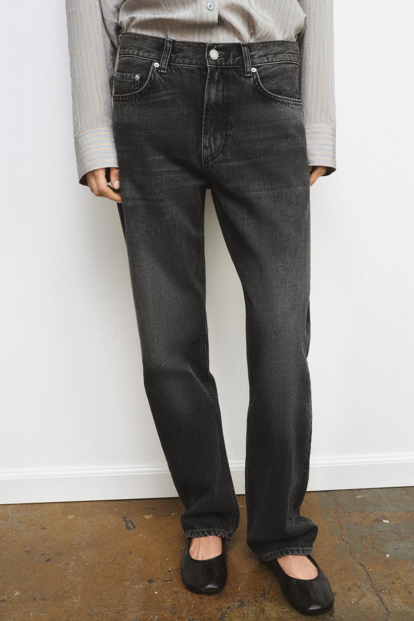 ПРЯМЫЕ ДЖИНСЫ СРЕДНЕЙ ТАЛИИ ИЗ КОЛЛЕКЦИИ ZW