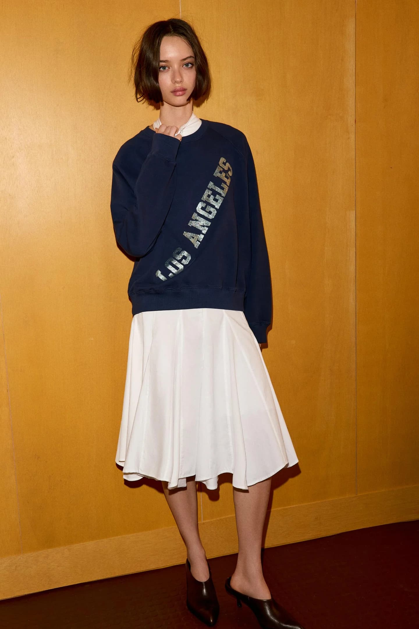 СВИТШОТ С МЕТАЛЛИЗИРОВАННОЙ НАПИСЬЮ