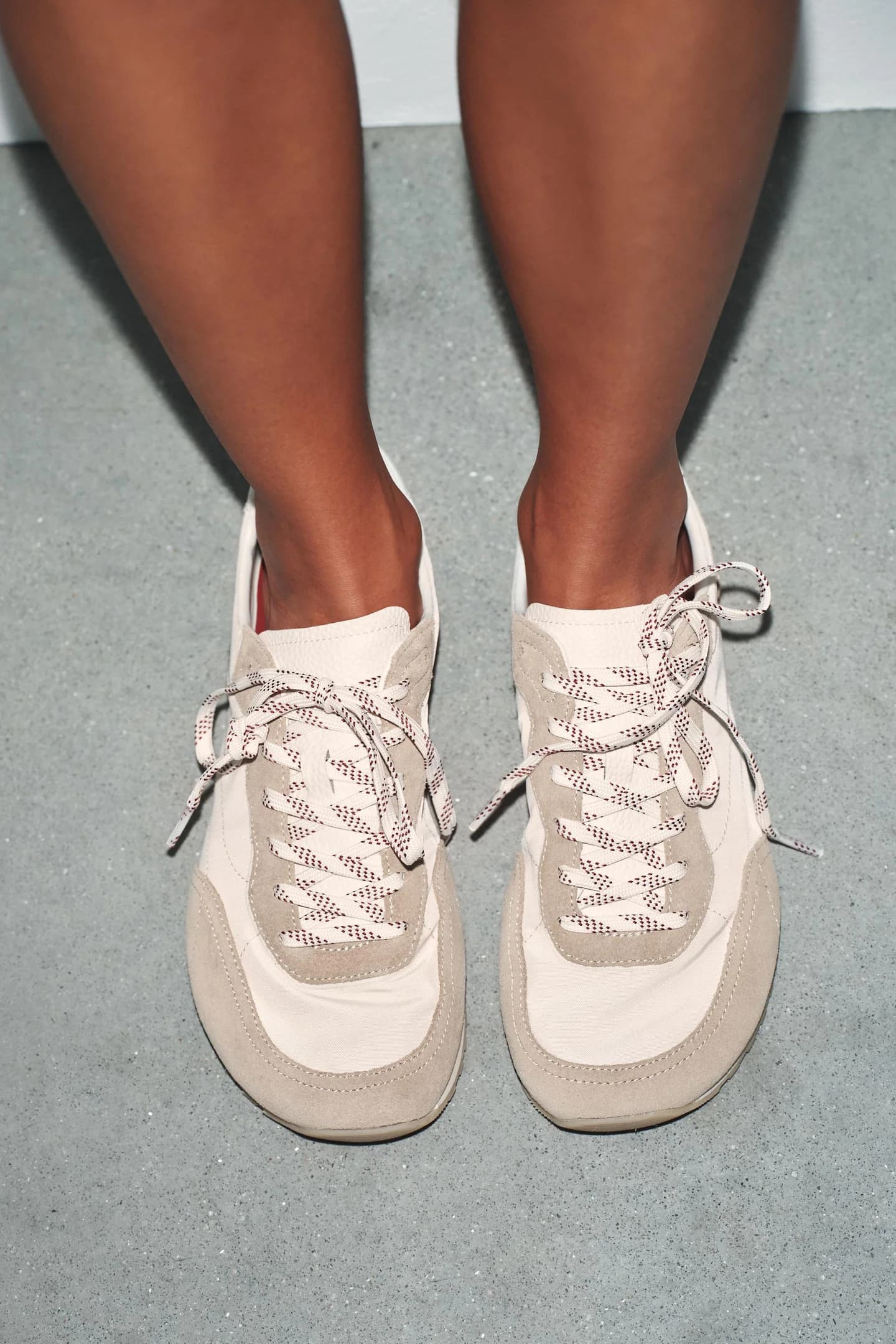 СПОРТИВНАЯ ОБУВЬ ДЛЯ БОСИКИ ИЗ КОМБИНИРОВАННЫХ МАТЕРИАЛОВ