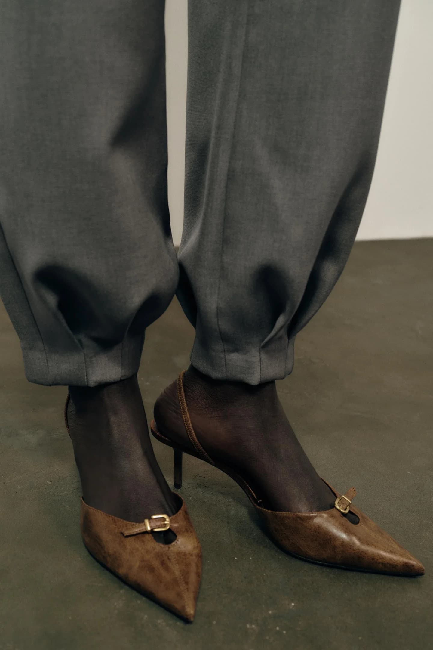 ТУФЛИ С ОТКРЫТЫМ КАБЛУКОМ И ПРЯЖКОЙ