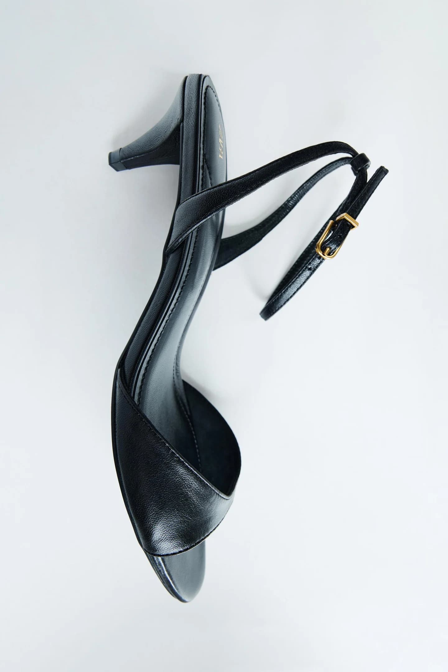 БОСОНОЖКИ НА КАБЛУКЕ С РЕМЕСКОМ ВОКРУГ лодыжки