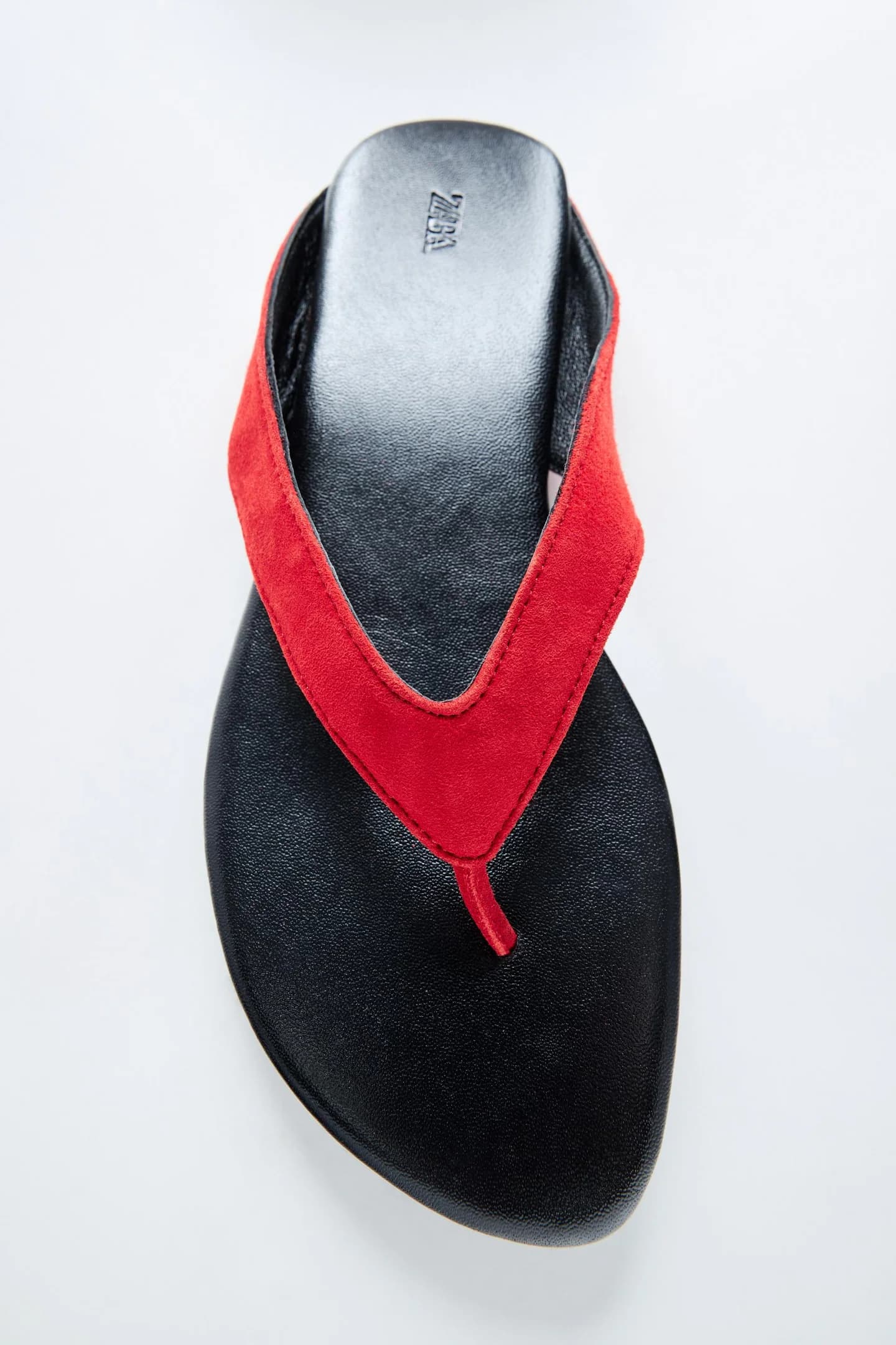 КОЖАНЫЕ ШЛЕПАНЦЫ НА ПЛОСКОЙ ПОДОШВЕ