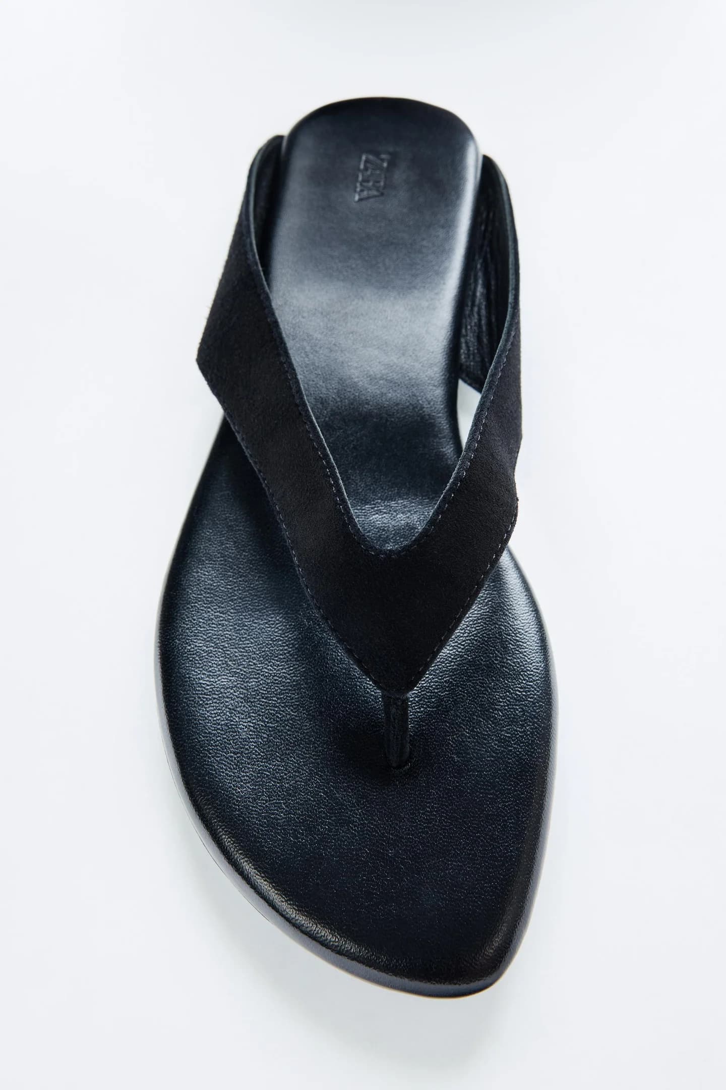 КОЖАНЫЕ ШЛЕПАНЦЫ НА ПЛОСКОЙ ПОДОШВЕ