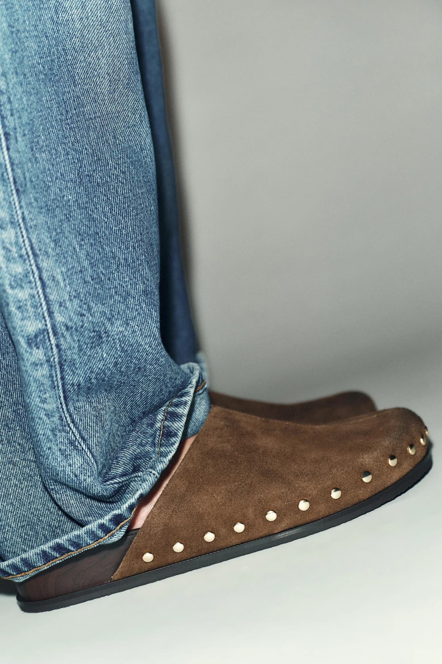 КОЖАНЫЕ КЛОГИ С ШПИЛЬКАМИ - фото 3