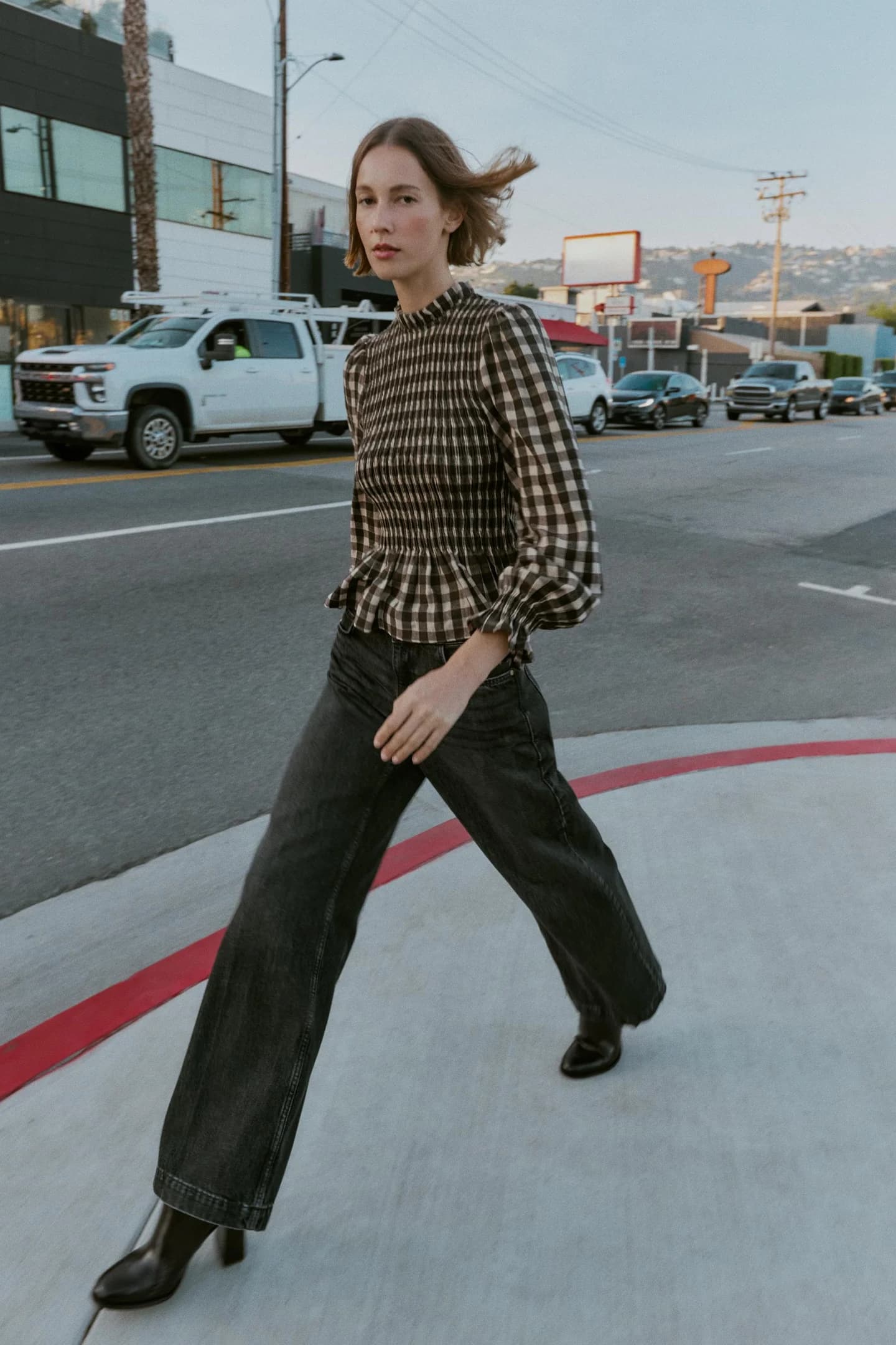 БОТИЛЬОНЫ НА ВЫСОКОМ КАБЛУКЕ В ФОРМЕ ПАЛКИ