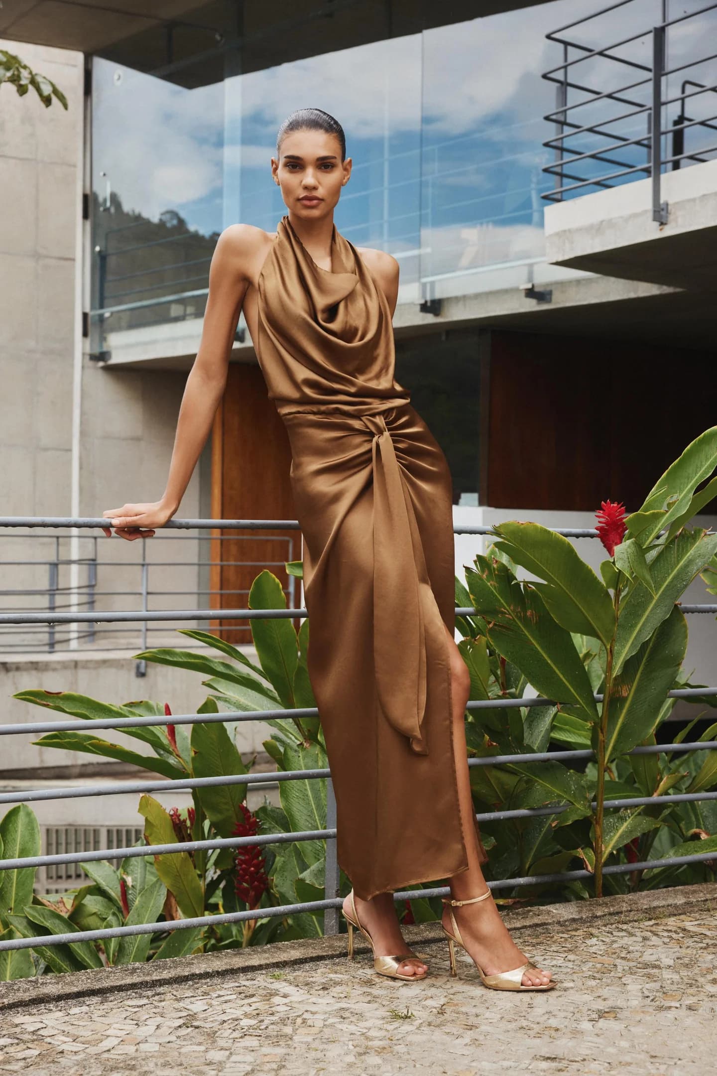 БОСОНОЖКИ НА КАБЛУКЕ С ОКРАШЕННОЙ ОТДЕЛКОЙ - фото 3