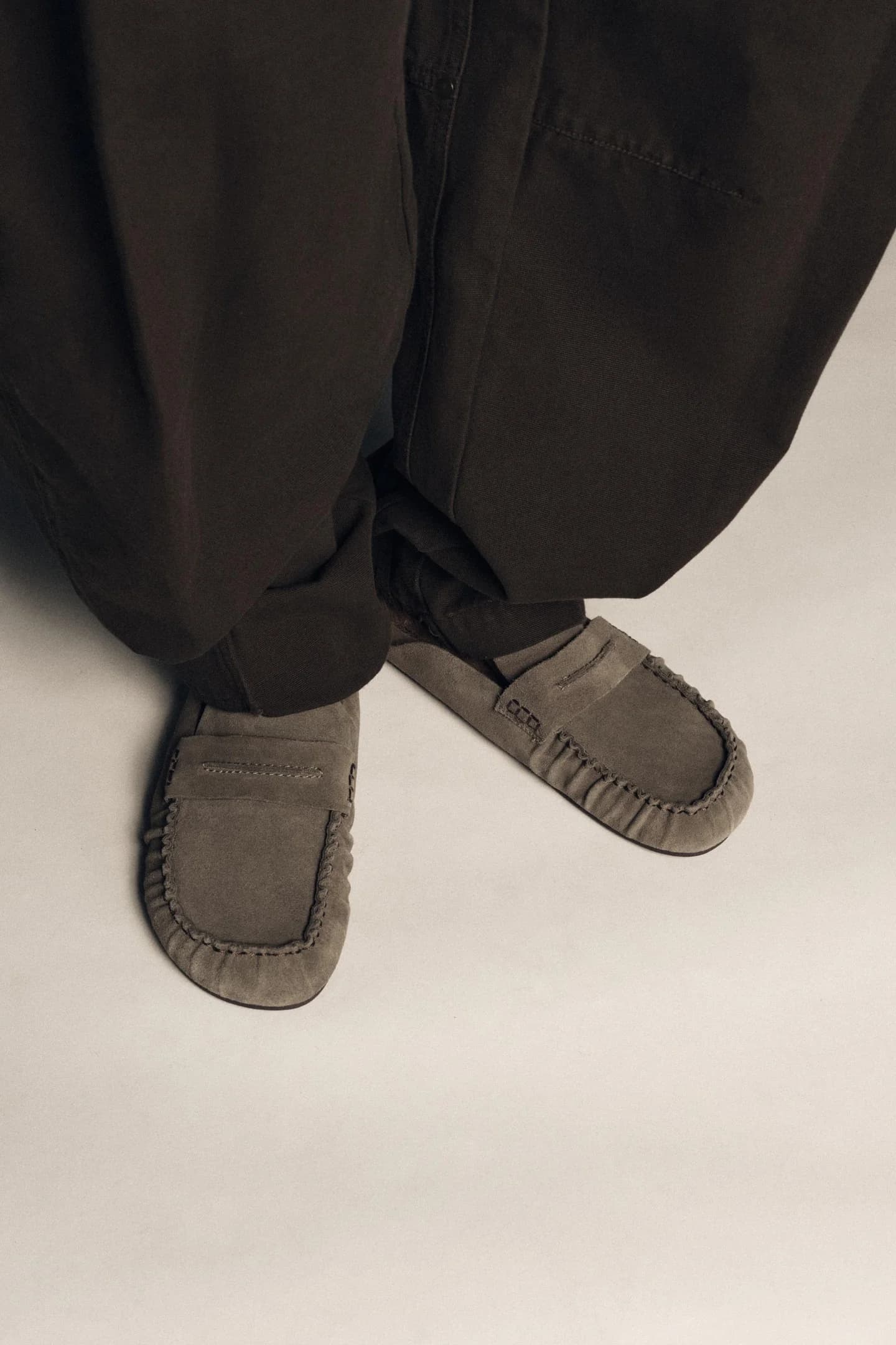 КОЖАНЫЕ КЛОГИ НА ОТКРЫТОМ ПЯТКЕ - фото 3