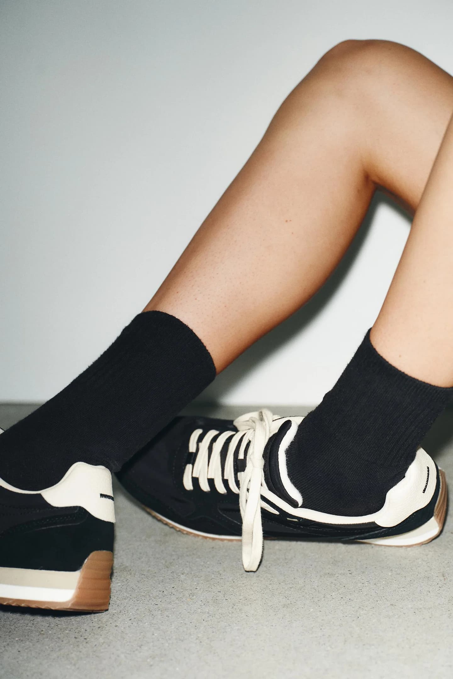 КРОССОВКИ С КОНТРАСТНЫМИ СТЕЛЕКАМИ - фото 3