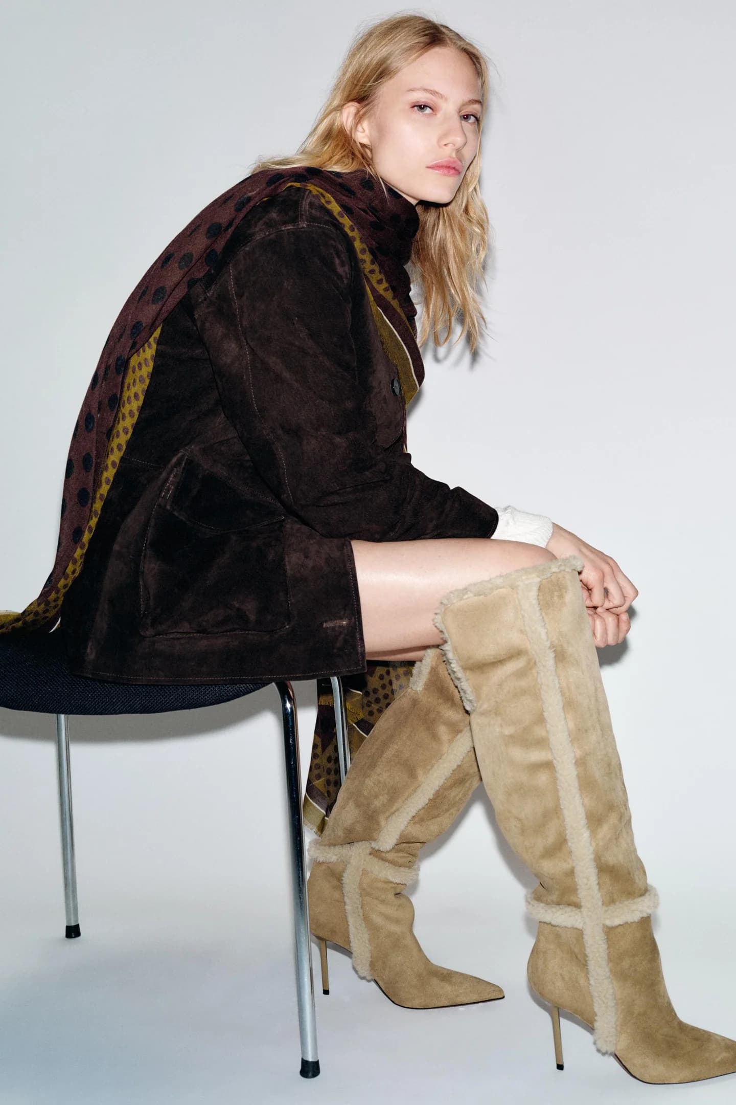 БОТИНКИ НА ВЫСОКОМ КАБЛУКЕ ИЗ РАЗНЫХ МАТЕРИАЛОВ