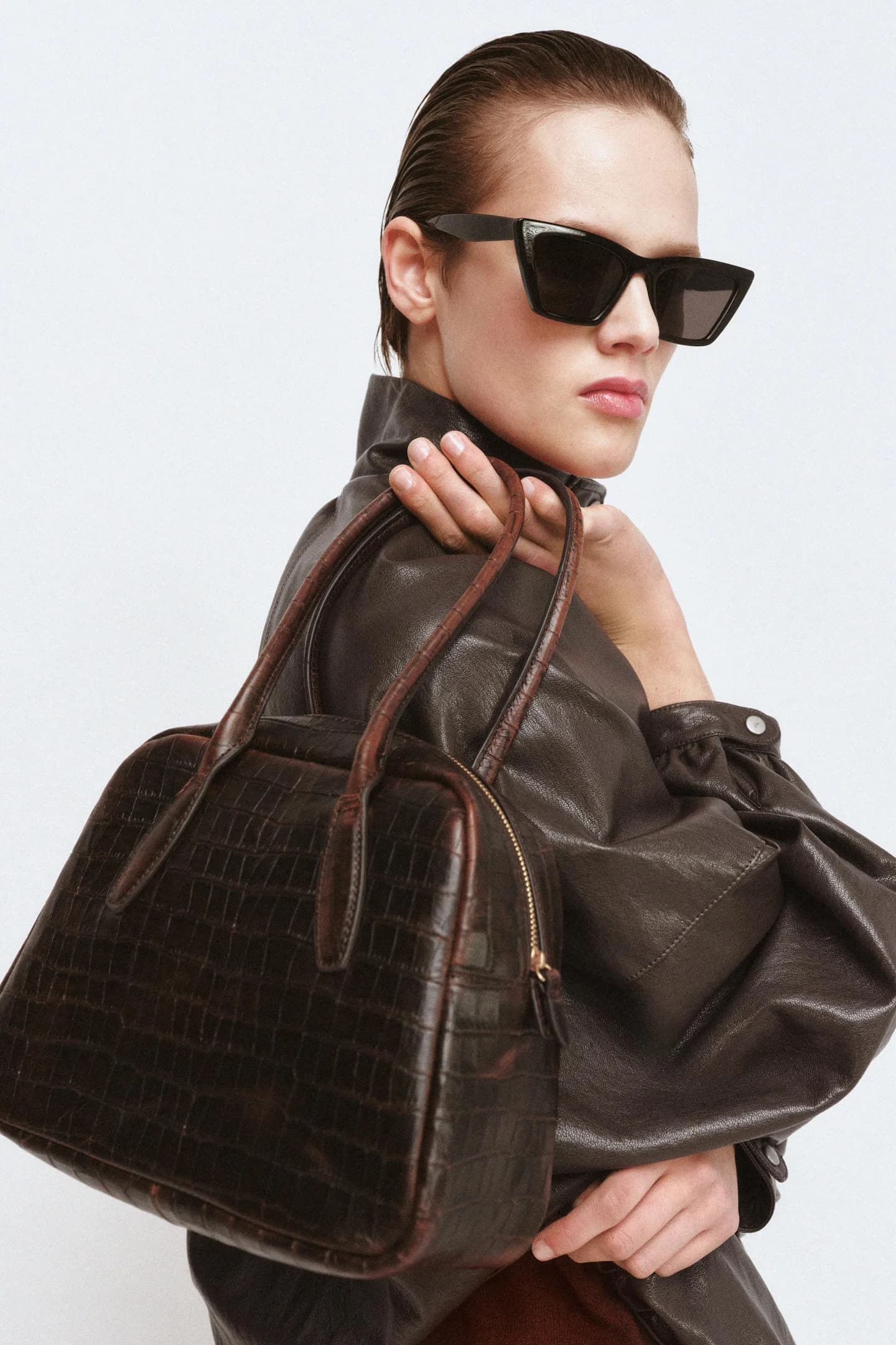 КОЖАНАЯ СУМКА ДЛЯ БОУЛИНГА С РЕЛЬЕФНЫМ УЗОРОМ