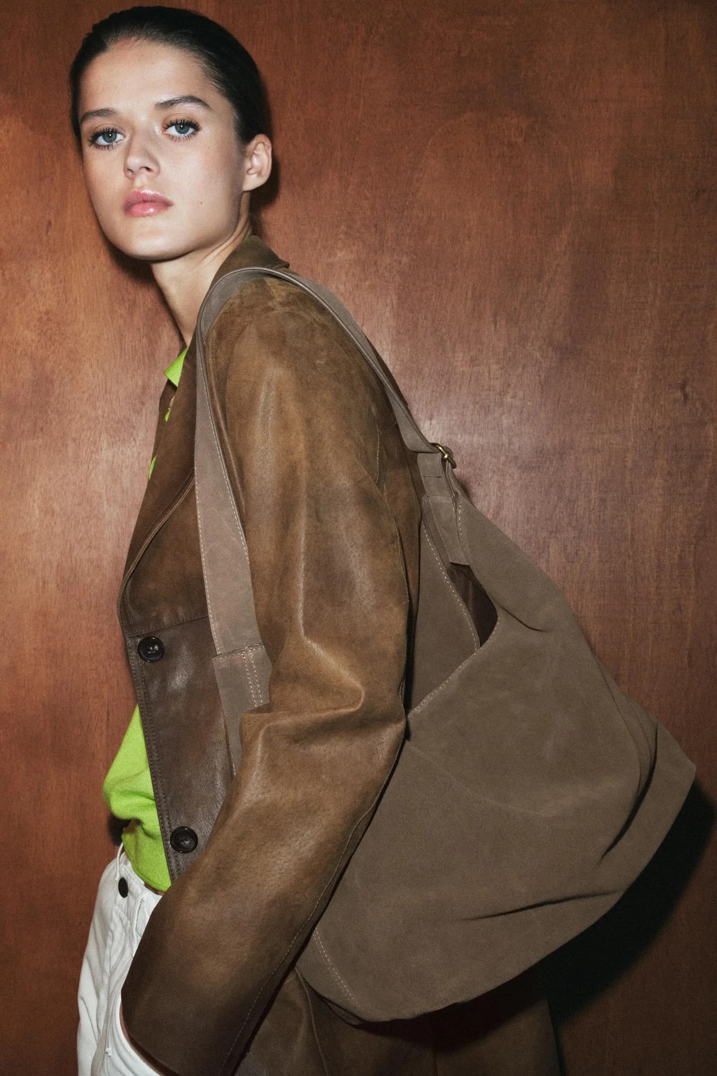 БОЛЬШАЯ КОЖАНАЯ СУМКА С ДЕКОРАТИВНЫМ КОЛЬЦОМ - фото 3