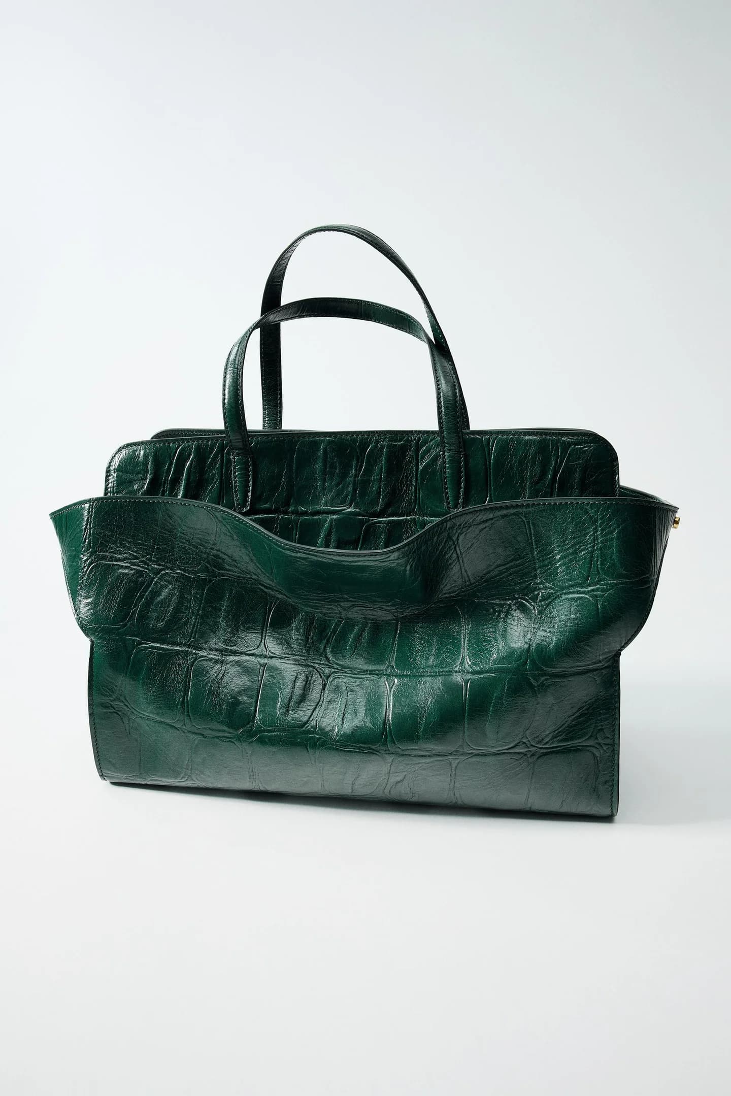 КОЖАНАЯ ГОРОДСКАЯ СУМКА С РЕЛЬЕФНЫМ ЭФФЕКТОМ