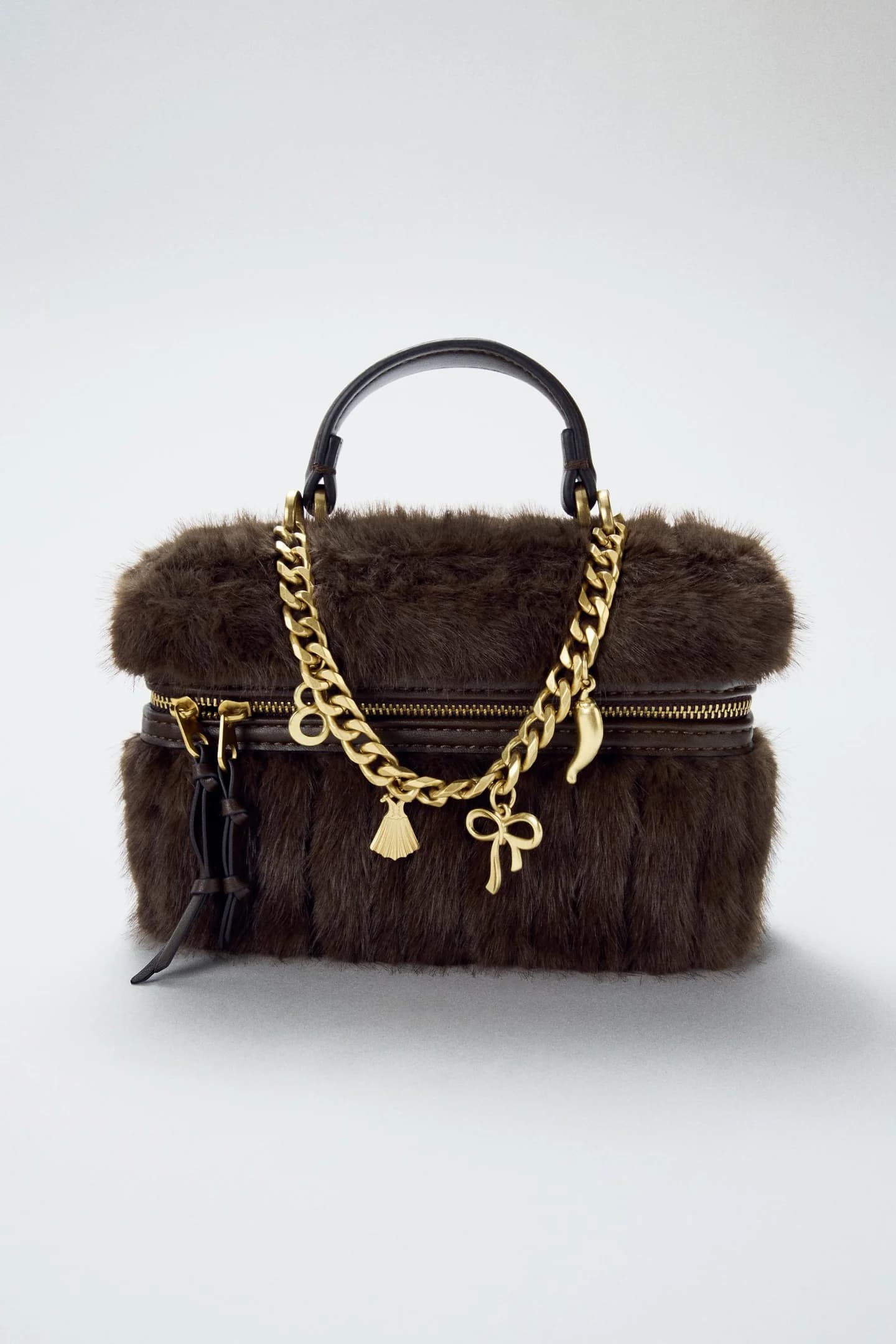 СУМКА ИЗ ЖЕСТКОГО ИСКУССТВЕННОГО МЕХА